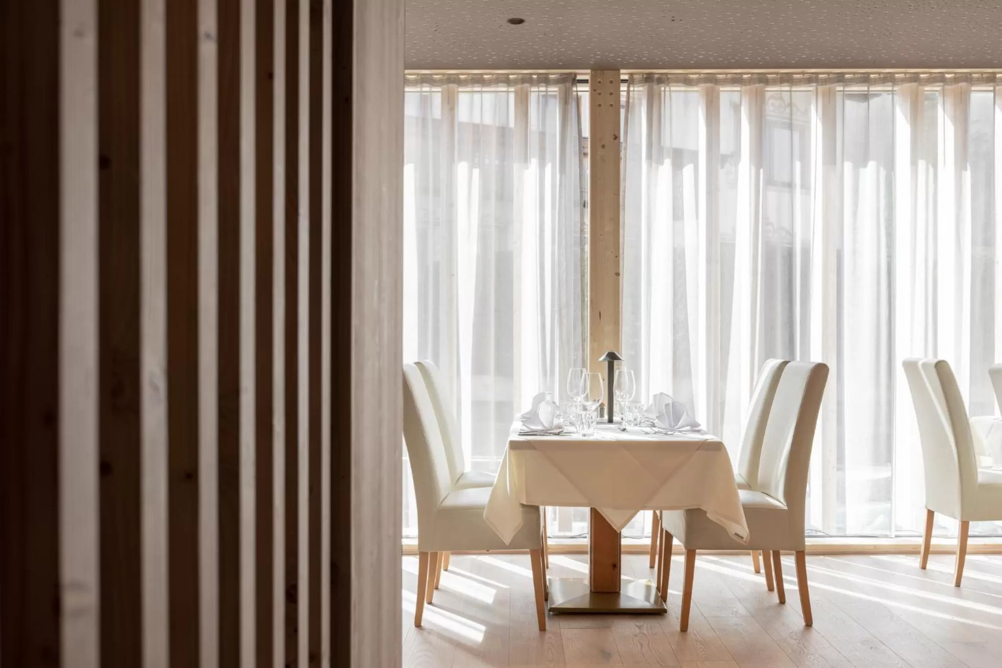 Restaurant/Places to Eat in Hotel Kristall