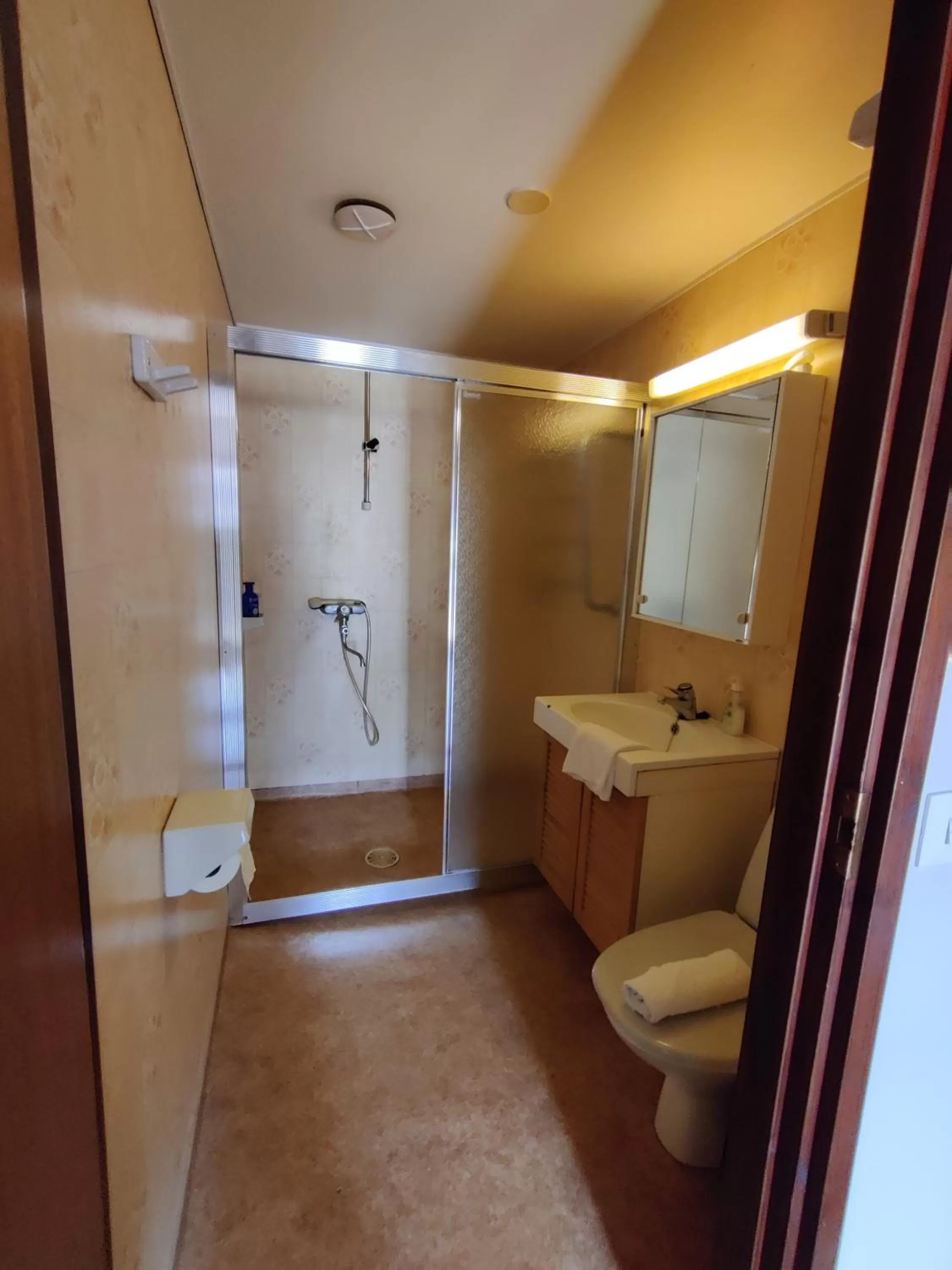 Bathroom in Budget Hotel Raahe