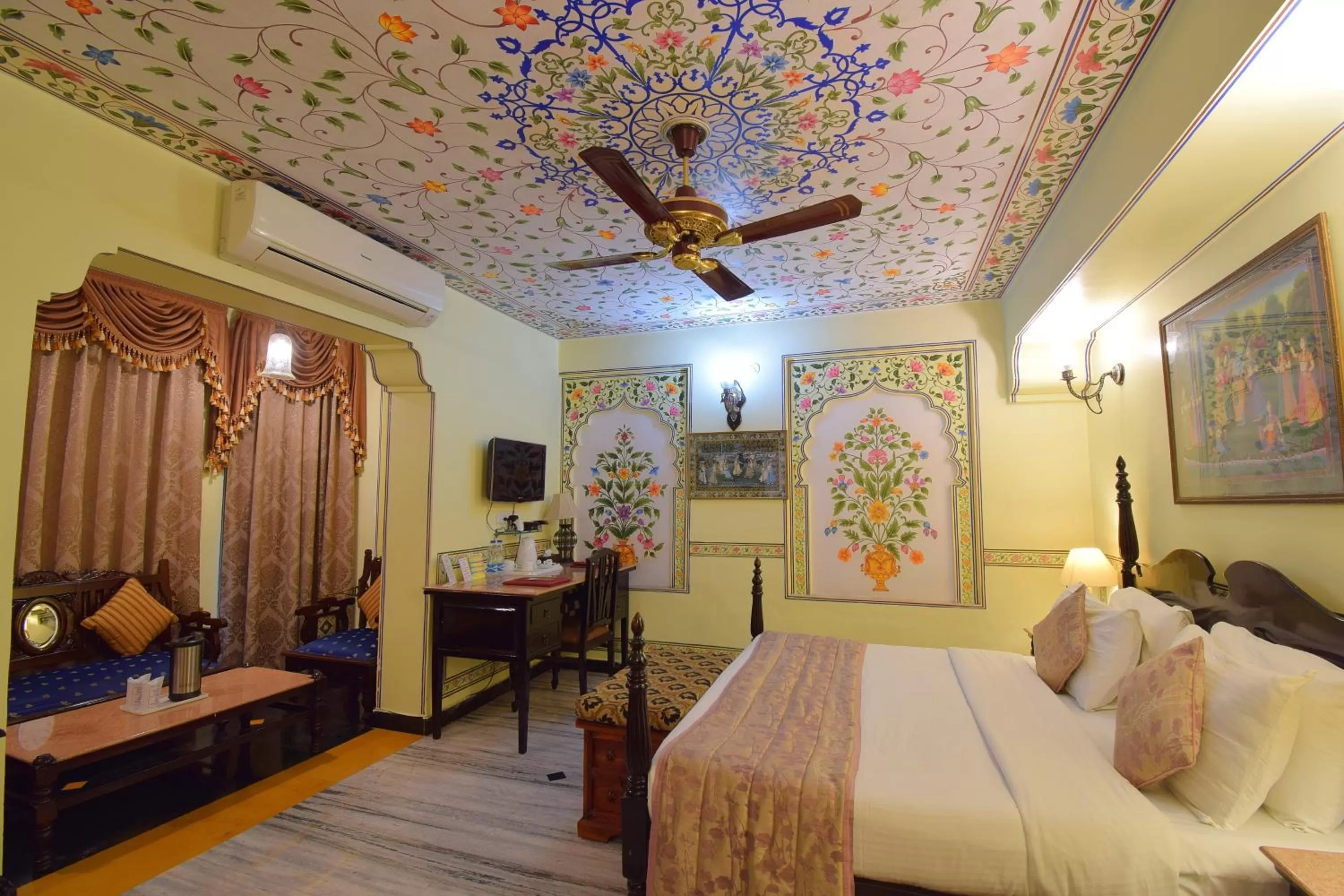 Photo of the whole room in Umaid Bhawan - A Heritage Style Boutique Hotel