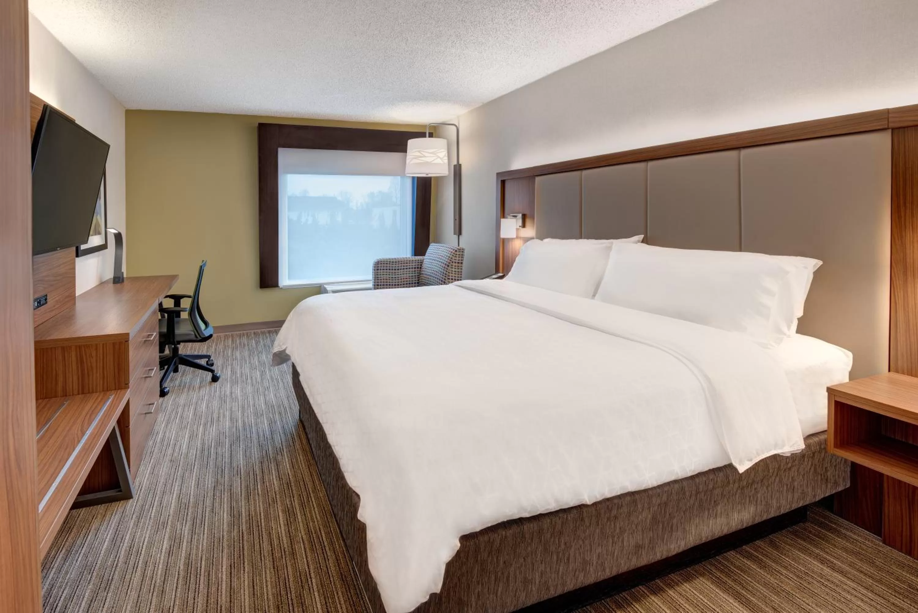 Bedroom, Bed in Holiday Inn Express & Suites West Long Branch - Eatontown by IHG
