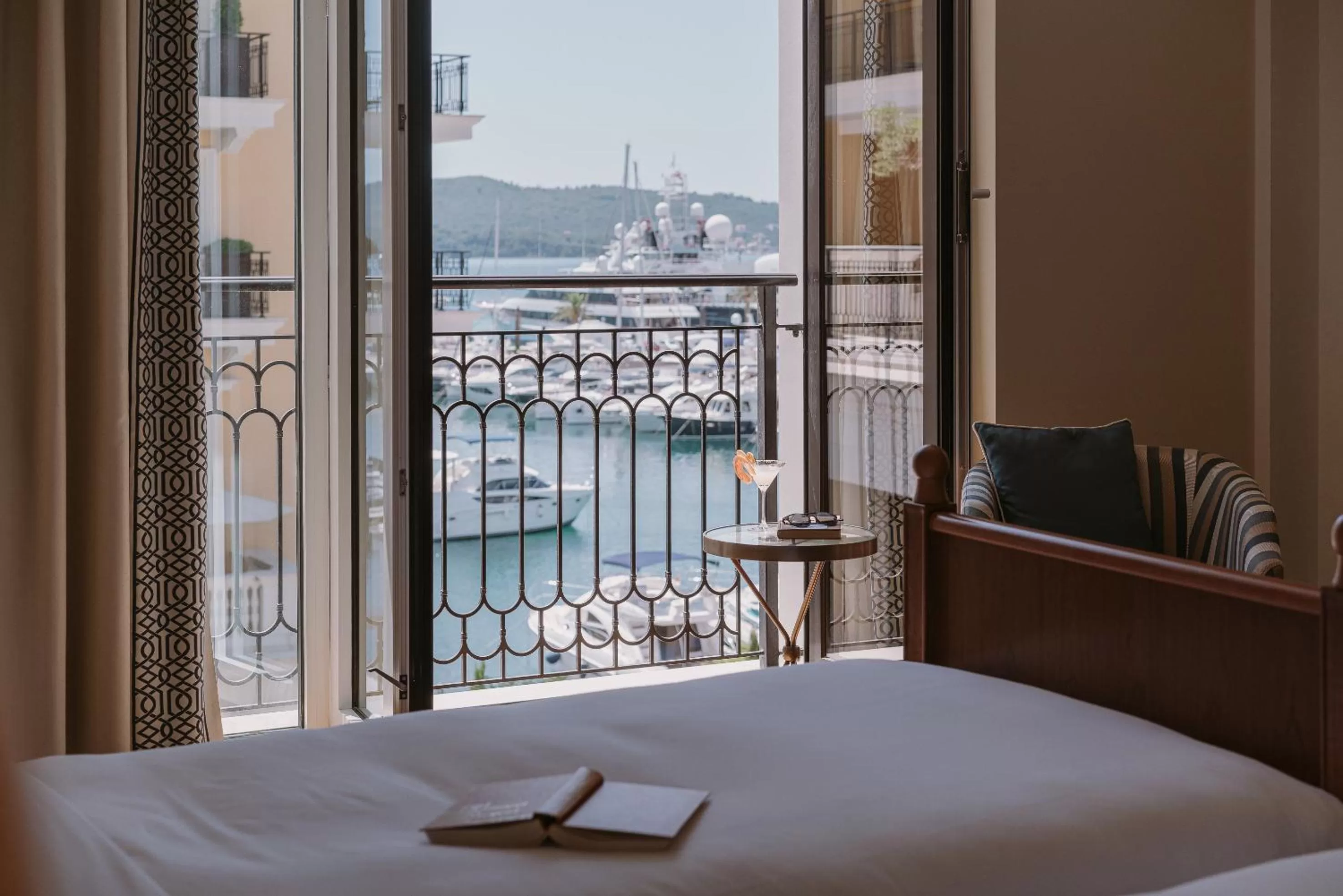 2 Twin Premium Sea View Venezia in Regent Porto Montenegro