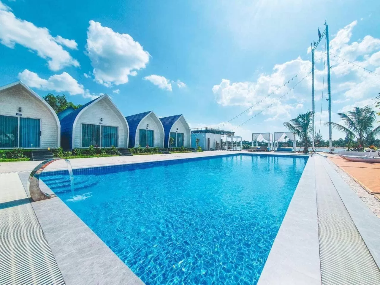 Swimming Pool in Jasmine River Front
