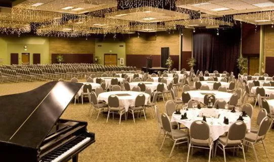 Restaurant/places to eat in Coast Wenatchee Center Hotel