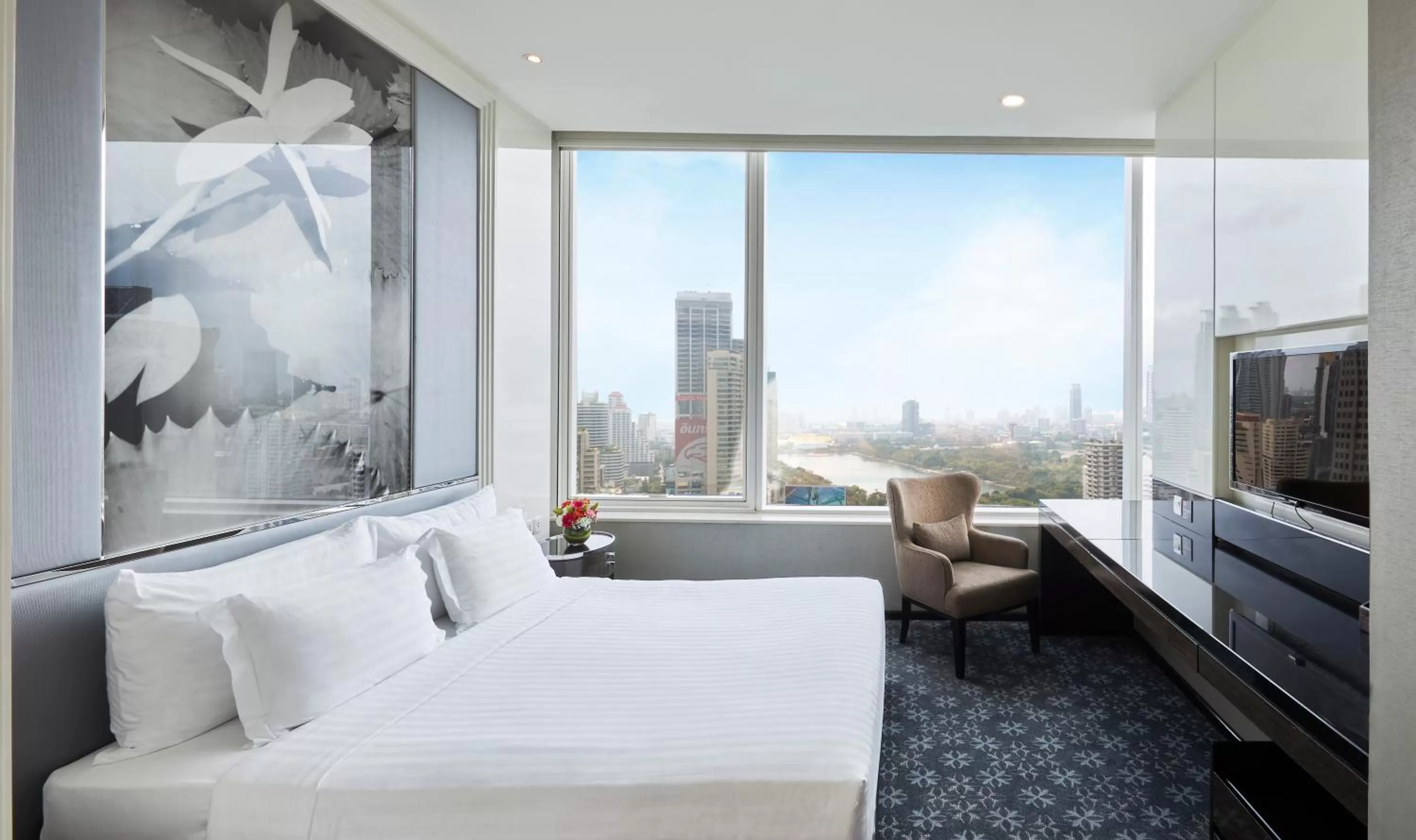 Grand Suite Double Room in Grande Centre Point Hotel Terminal21