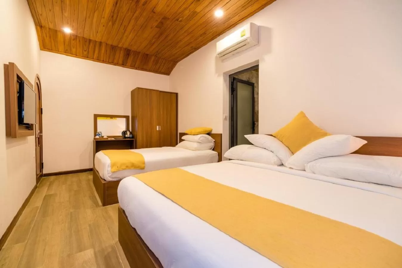 Communal lounge/ TV room, Bed in Hoi An Majestic Villa