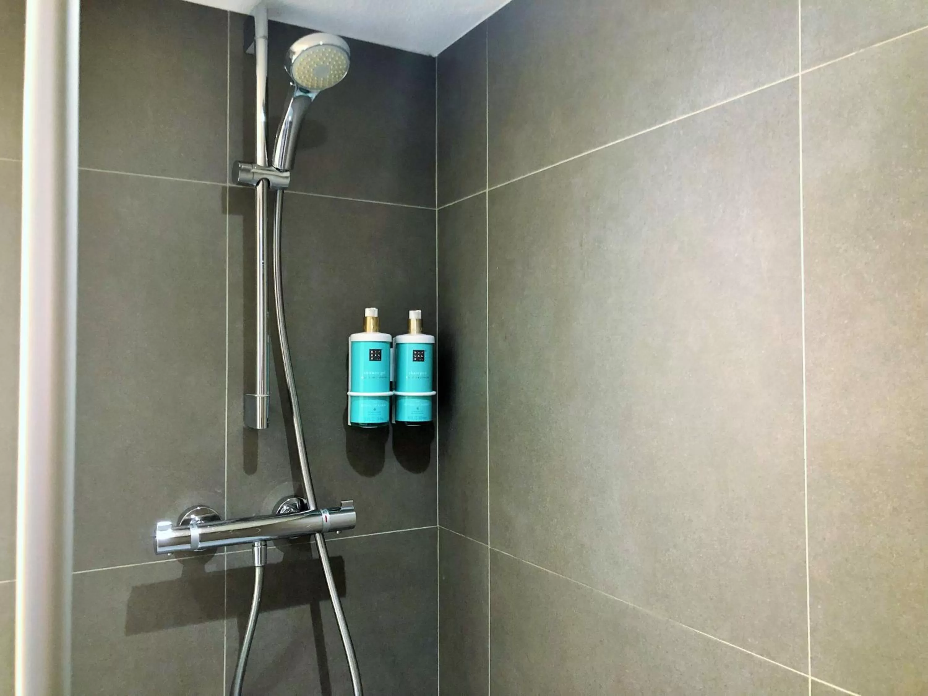 Shower in Novotel Suites Montpellier Antigone