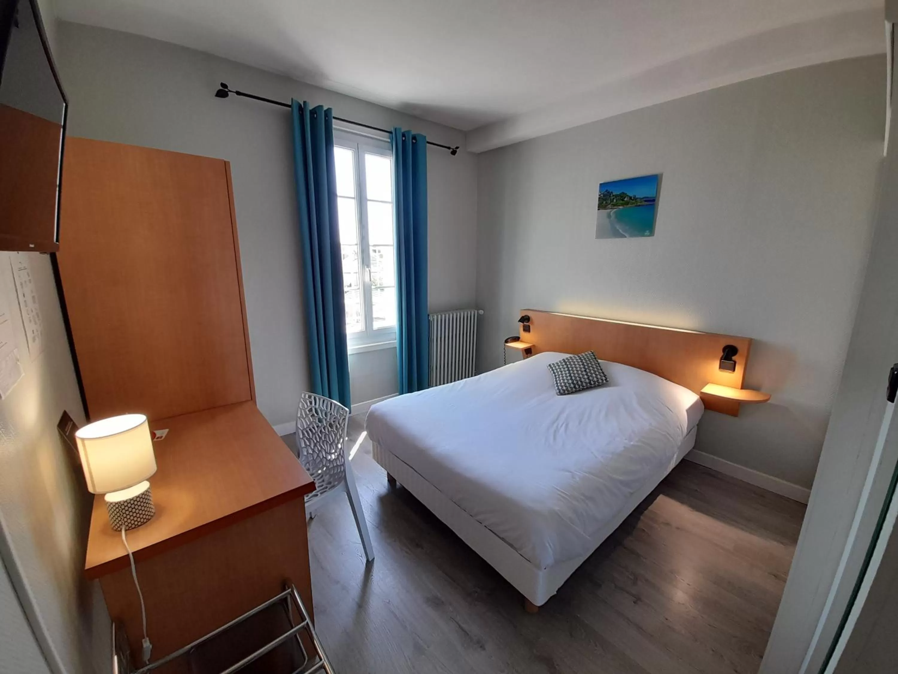 Bed in Hotel de France