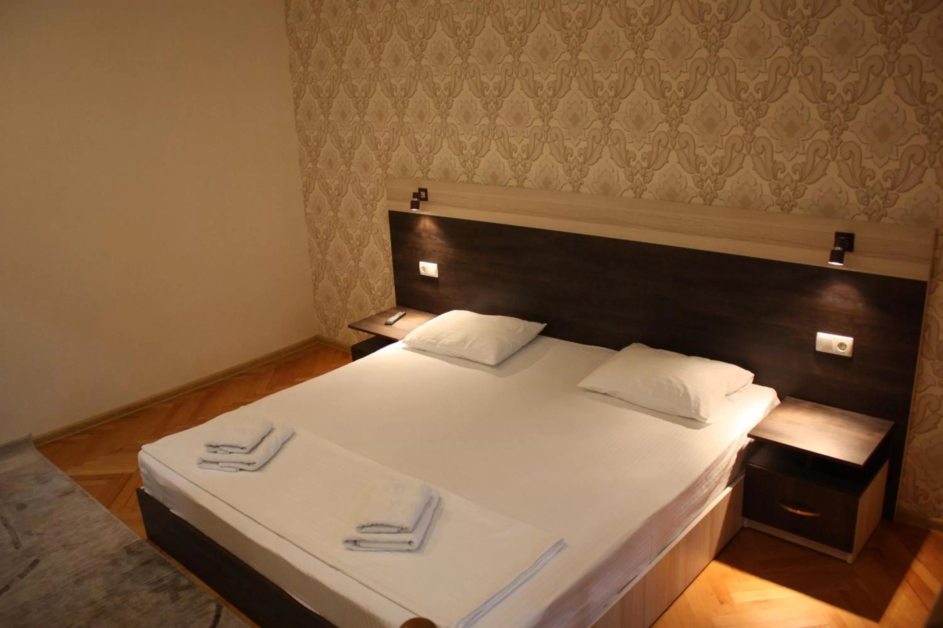 Bedroom, Bed in Paradise Hotel