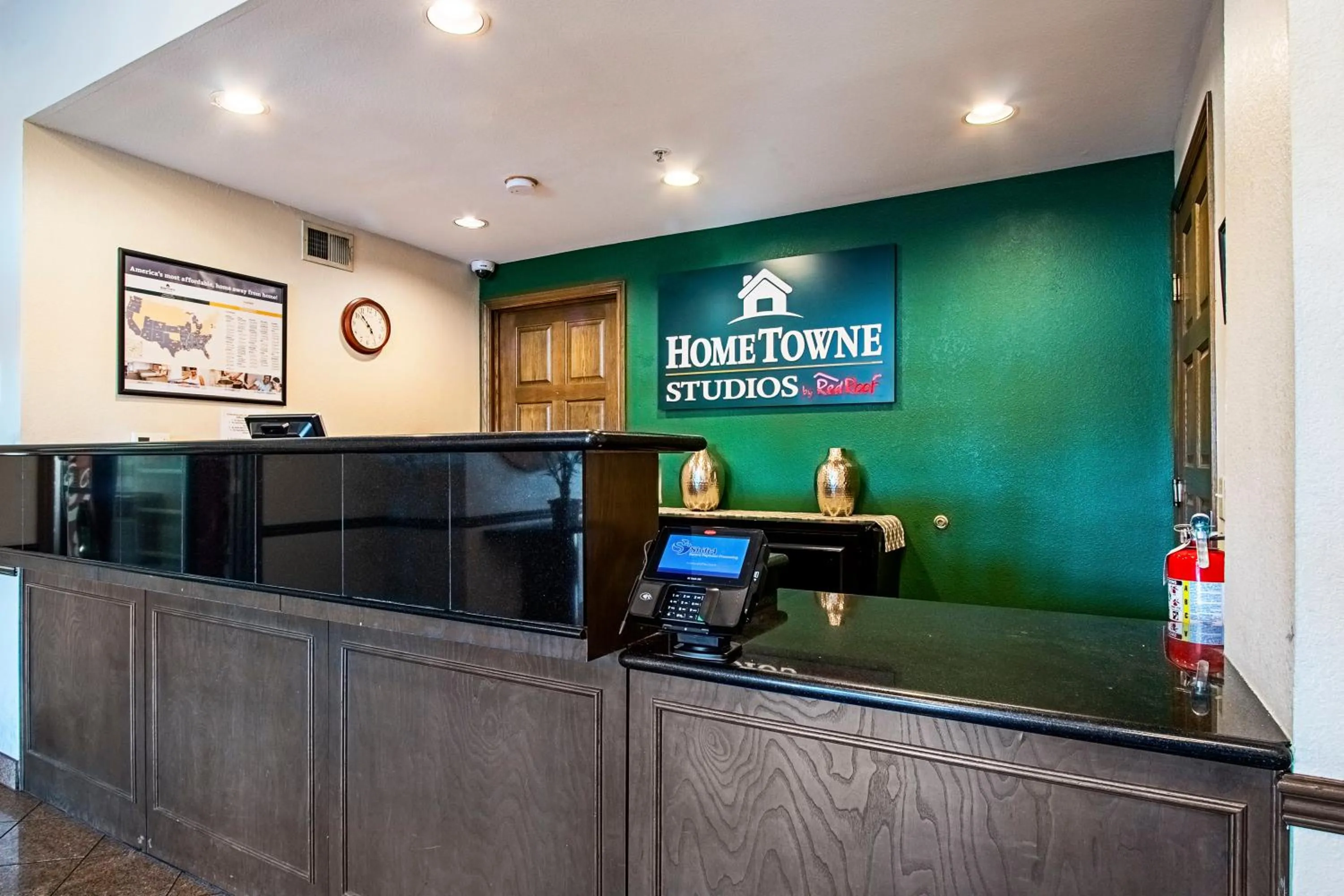 Lobby or reception in HomeTowne Studios by Red Roof Phoenix - Black Canyon Highway
