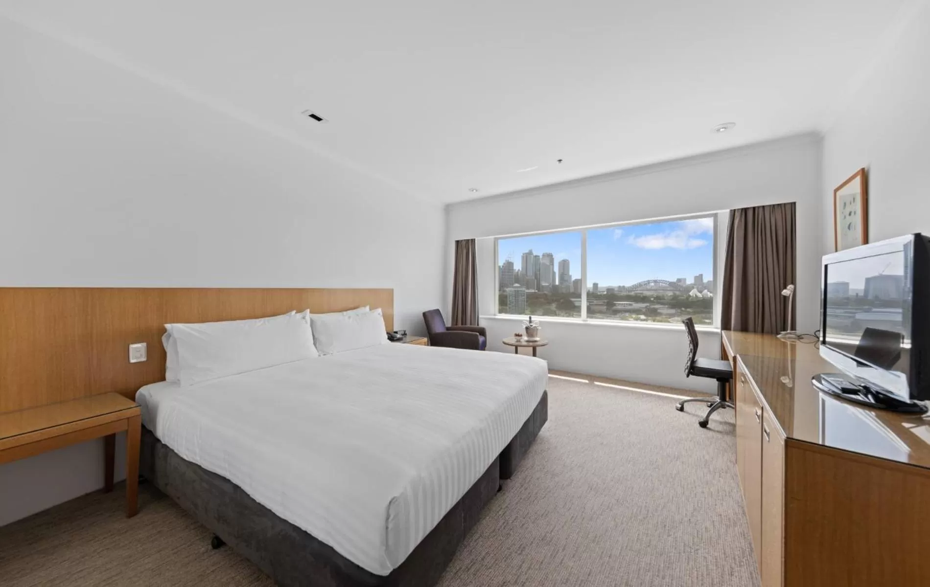 Guests, Bed in Holiday Inn Sydney Potts Point
