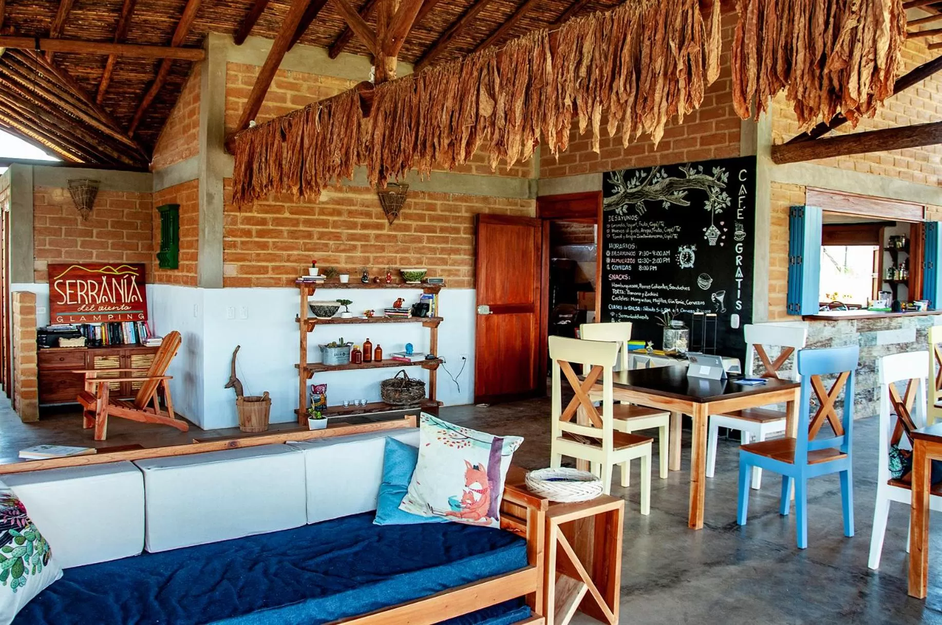 Property building, Restaurant/Places to Eat in Serrania del Viento