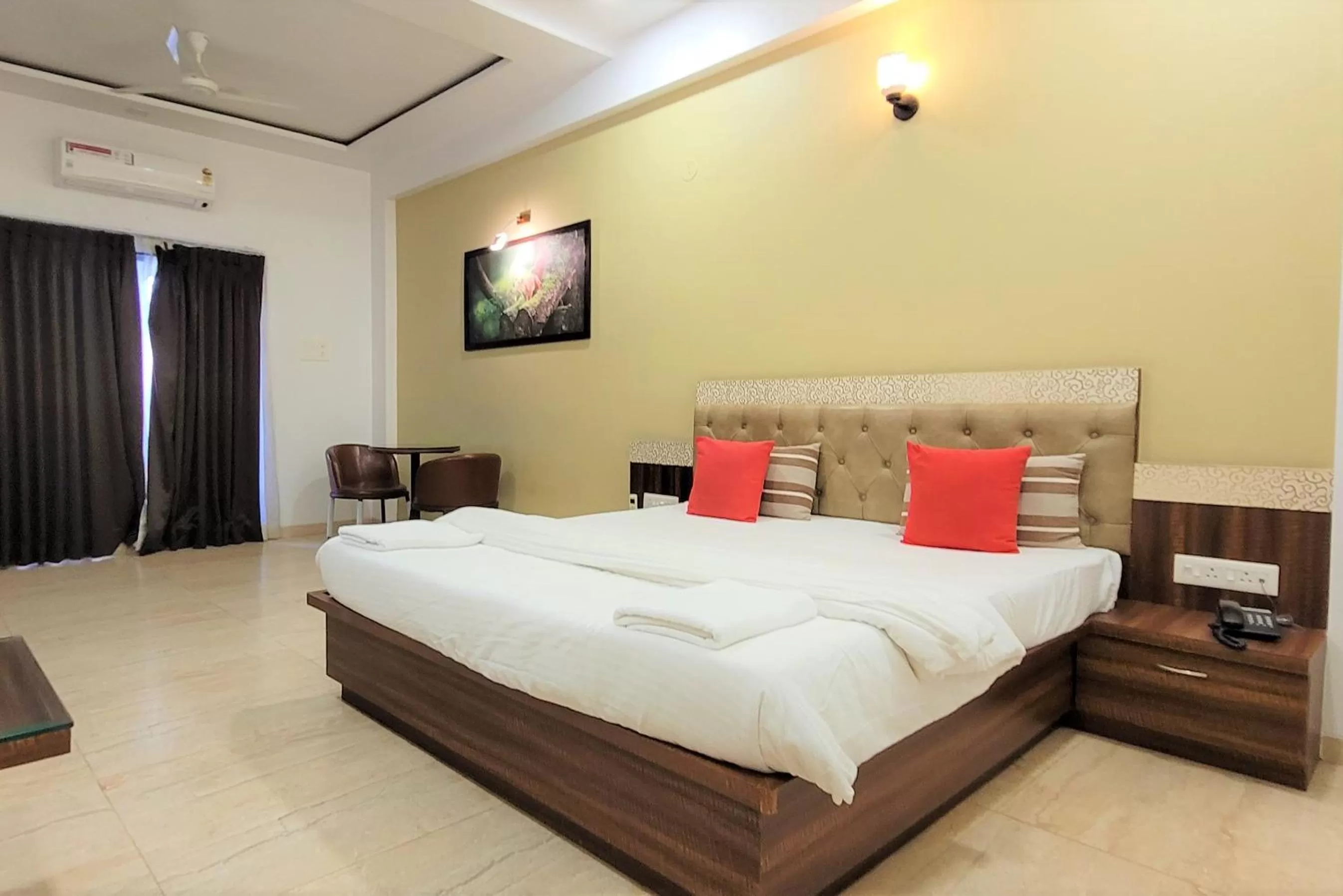 Bedroom, Bed in Hotel Om Inn - Talegaon Dabhade