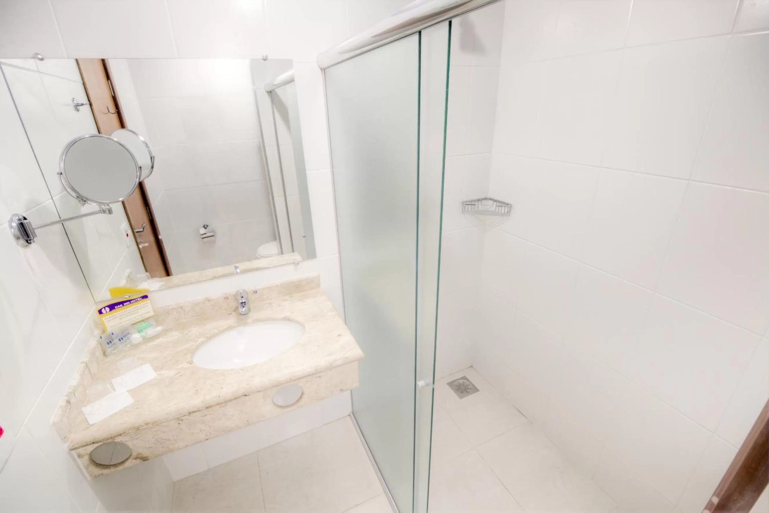 Bathroom in Hotel Dan Inn Uberaba & Convenções By Nacional Inn