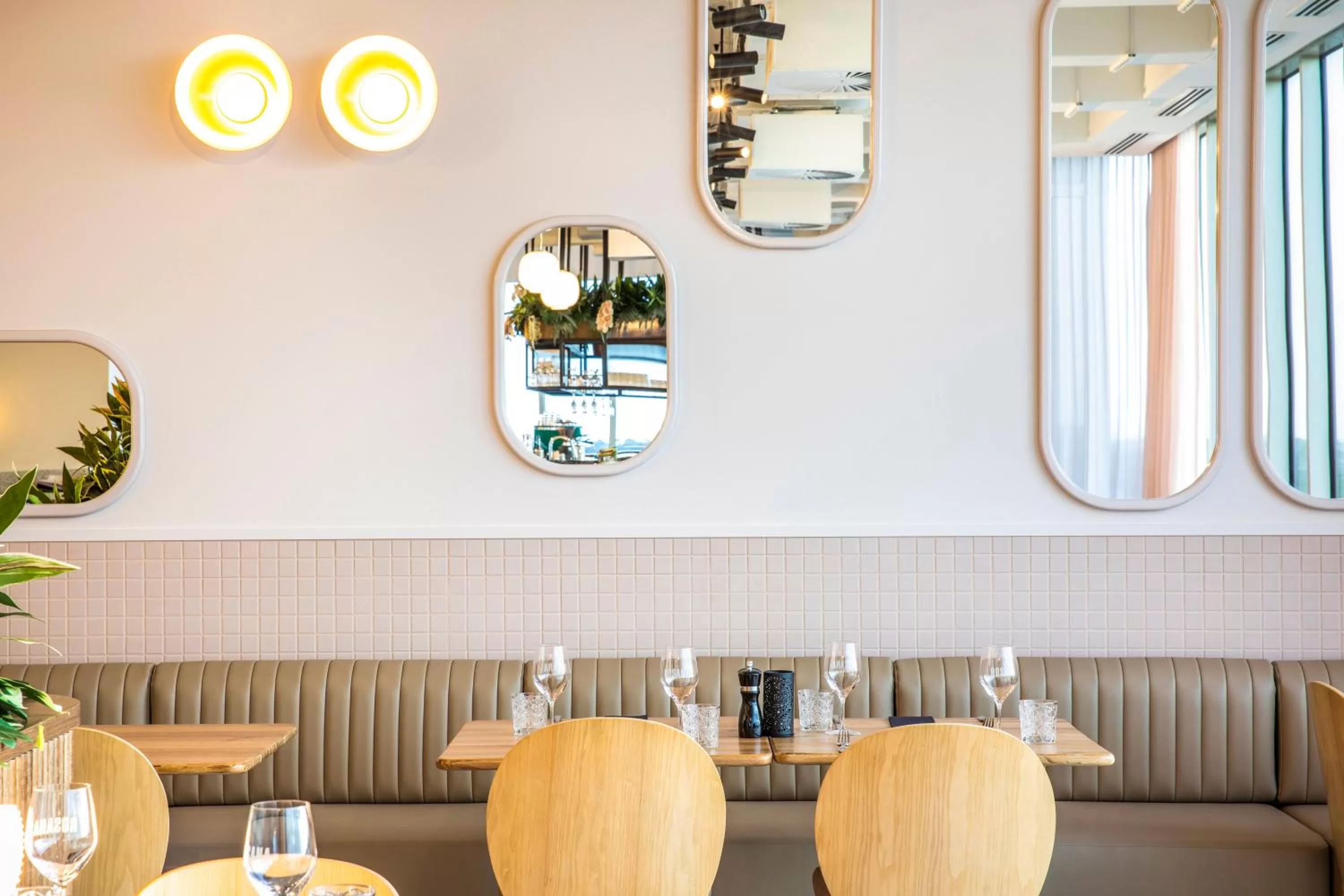 Restaurant/places to eat in Holiday Inn Werribee by IHG