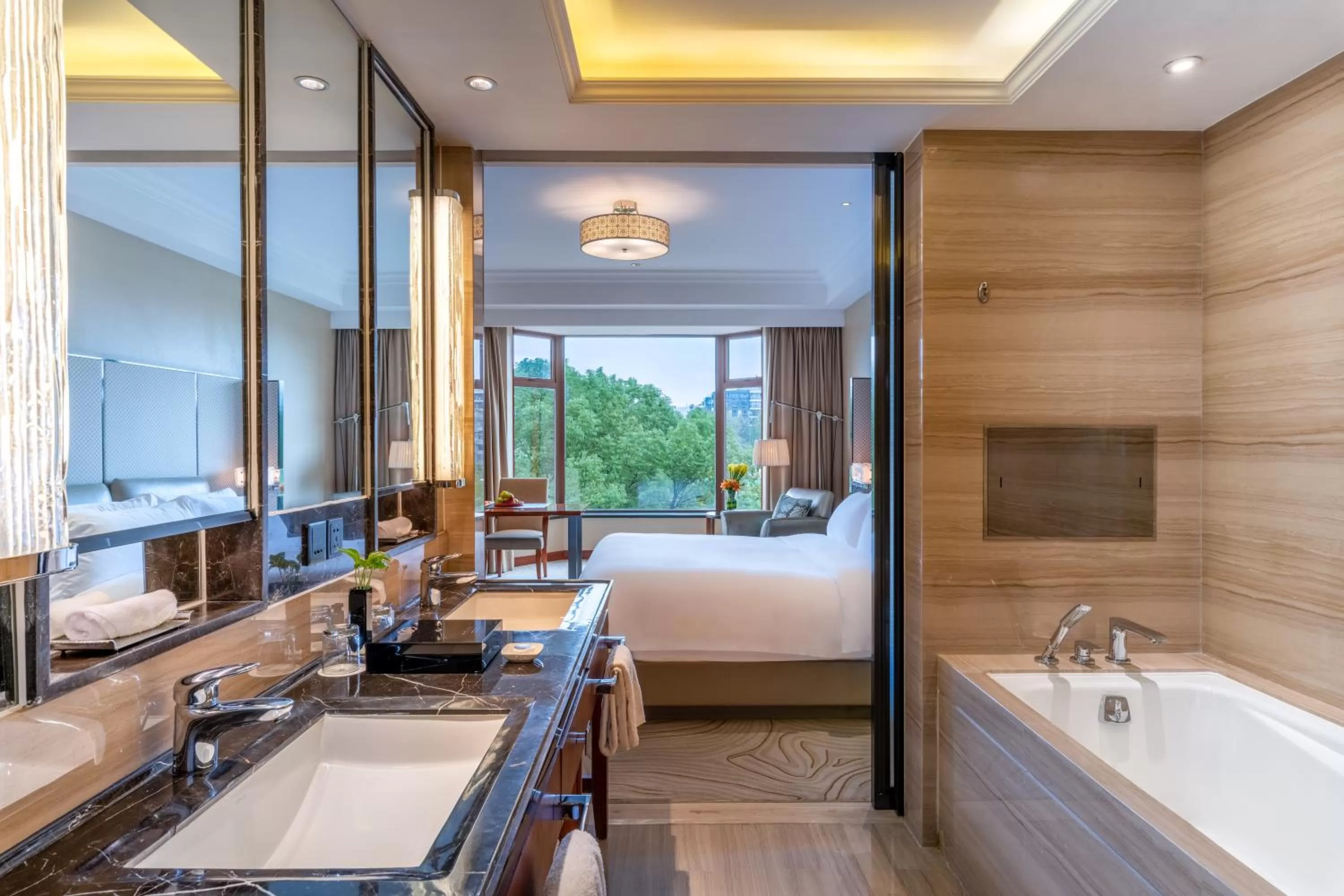 Bathroom, Bed in Sofitel Hangzhou Westlake - Few steps to West Lake, with panoramic lake view terrace