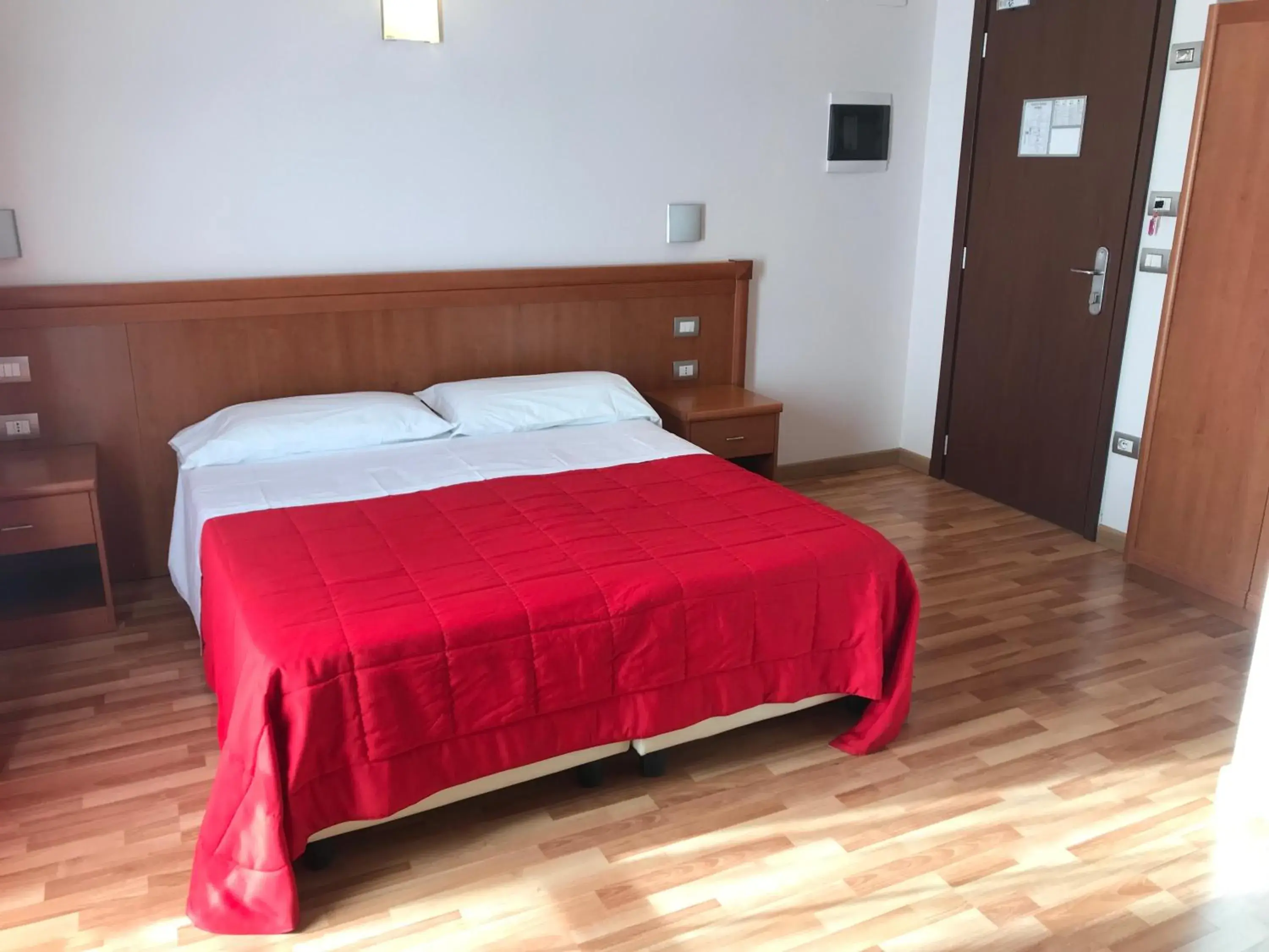 Quadruple Room in Hotel Donnini Quadruple Room in Hotel Donnini