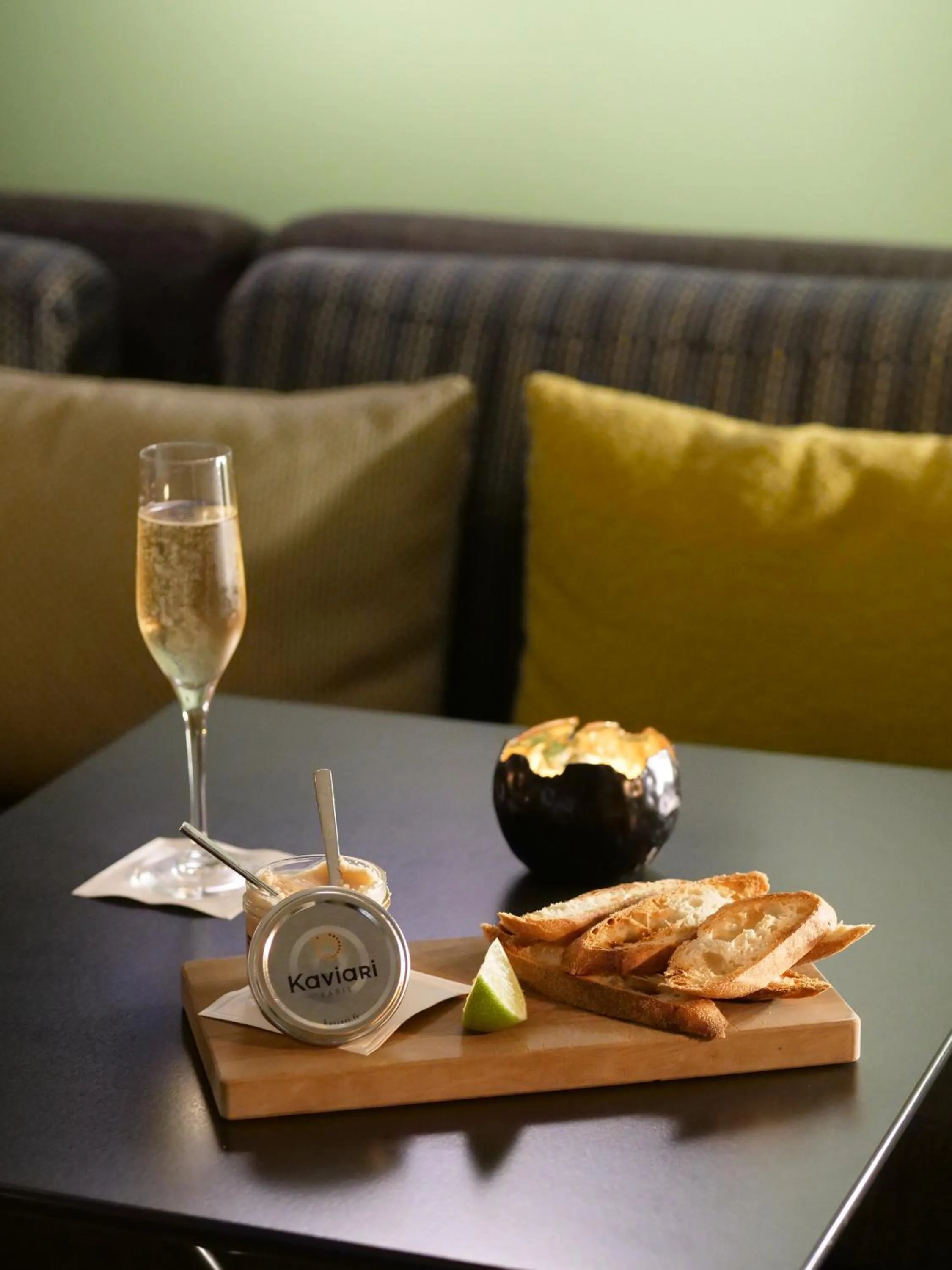 Lounge or bar in Hôtel Jules & Jim