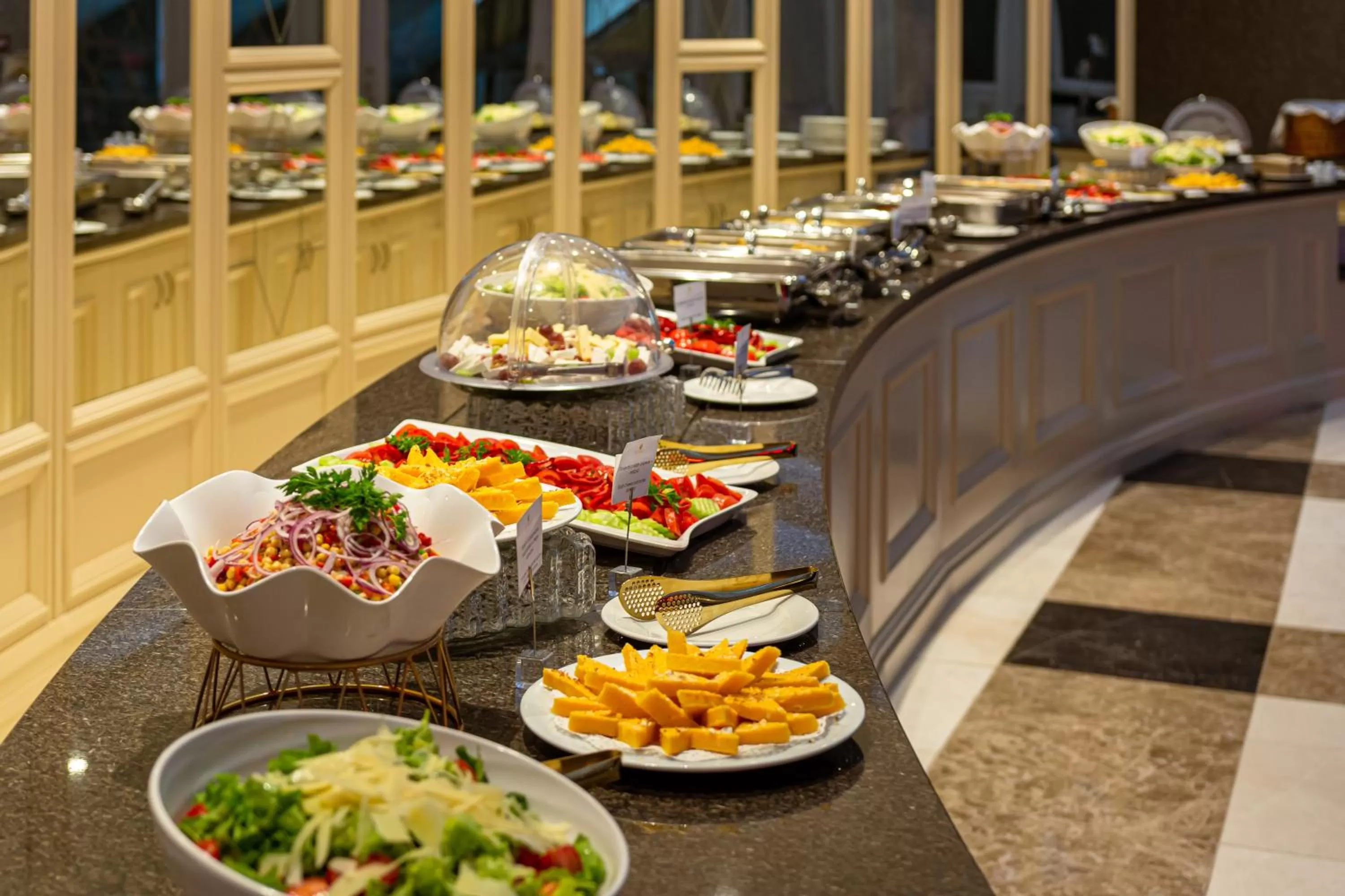 Restaurant/places to eat in Astoria Grand Hotel