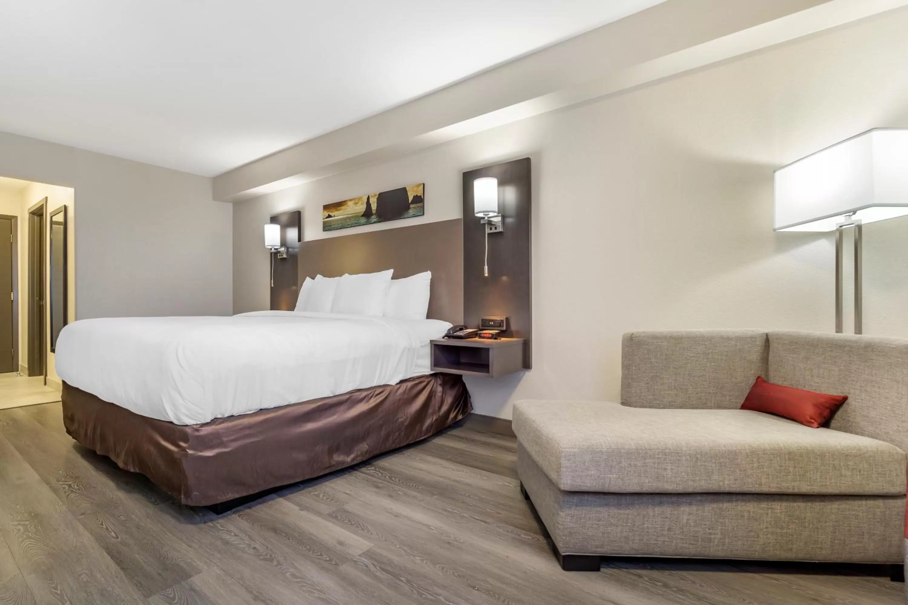 Pets, Bed in Comfort Inn & Suites Pacific - Auburn