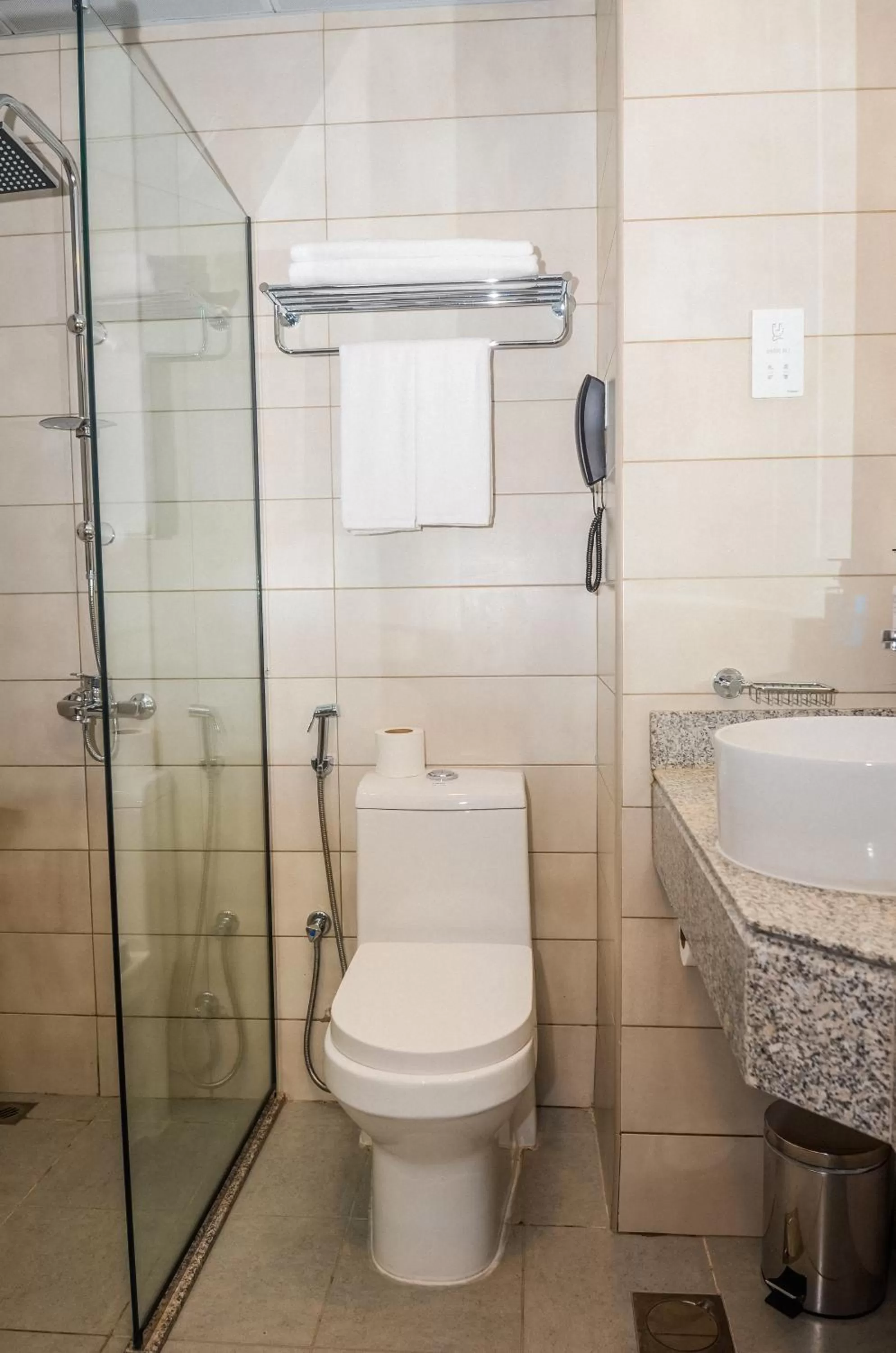 Shower in VOGO Grand Hotel Formerly Best Western Plus Hotel Dubai Academic City