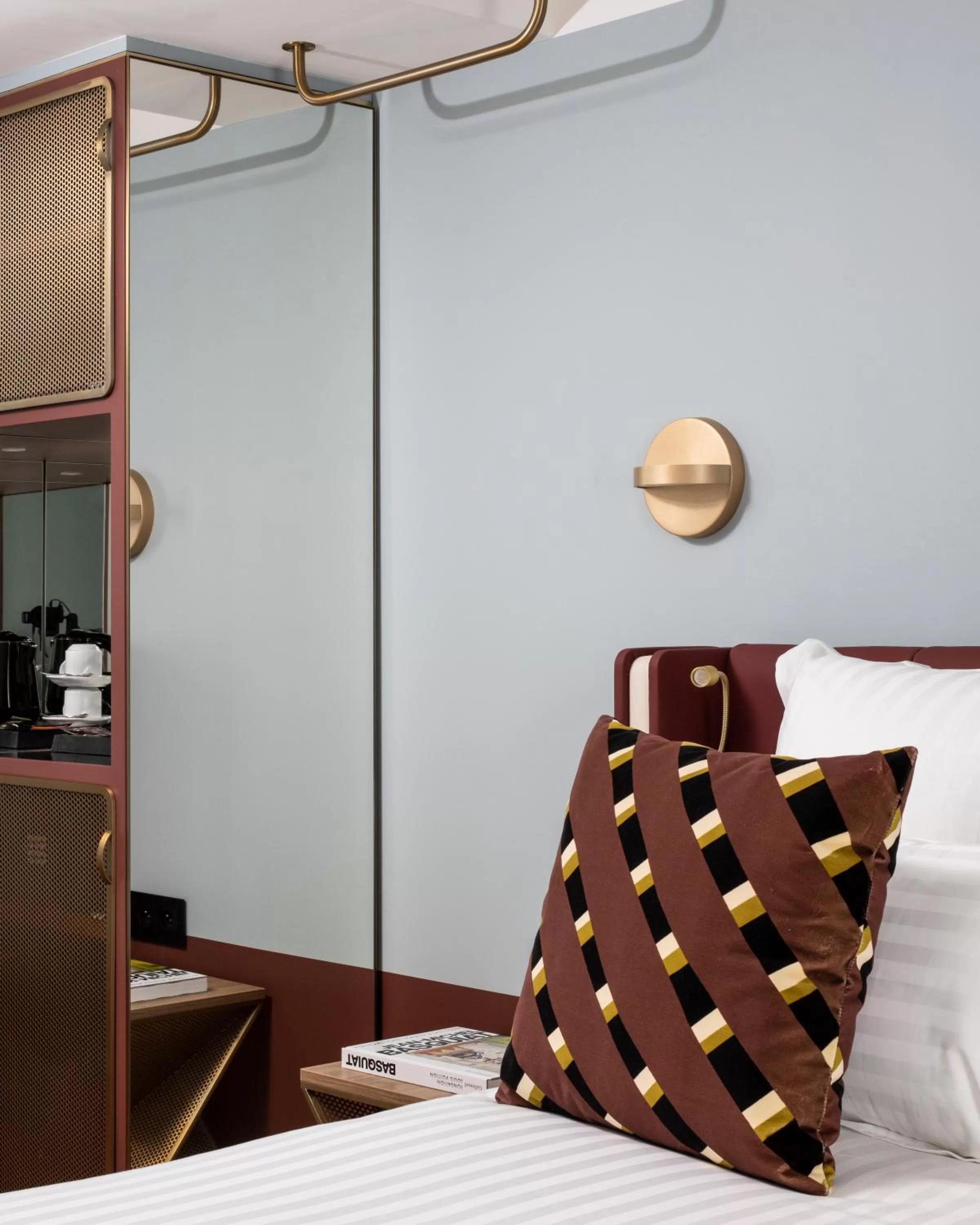 Bed in Hôtel Parisianer