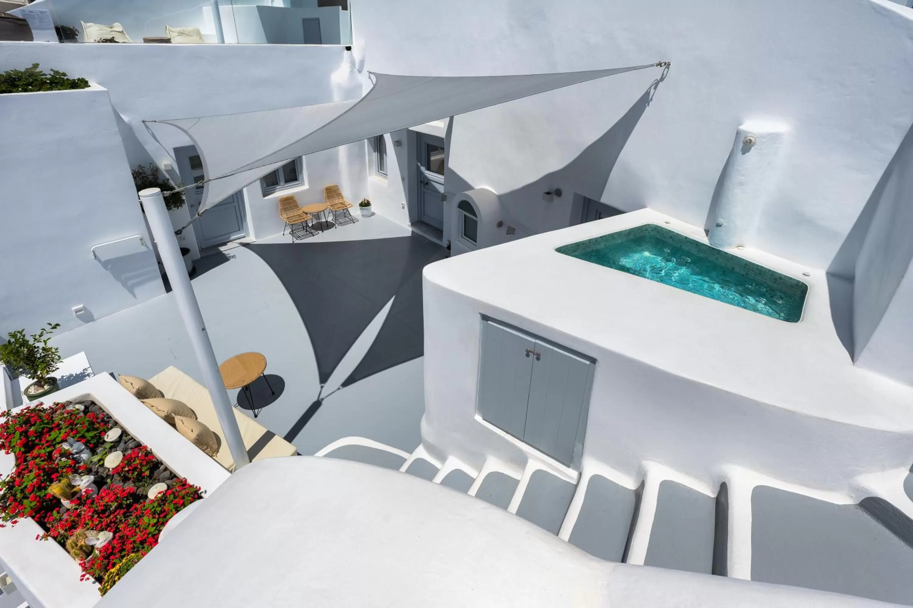 Hot Tub in Hill Suites