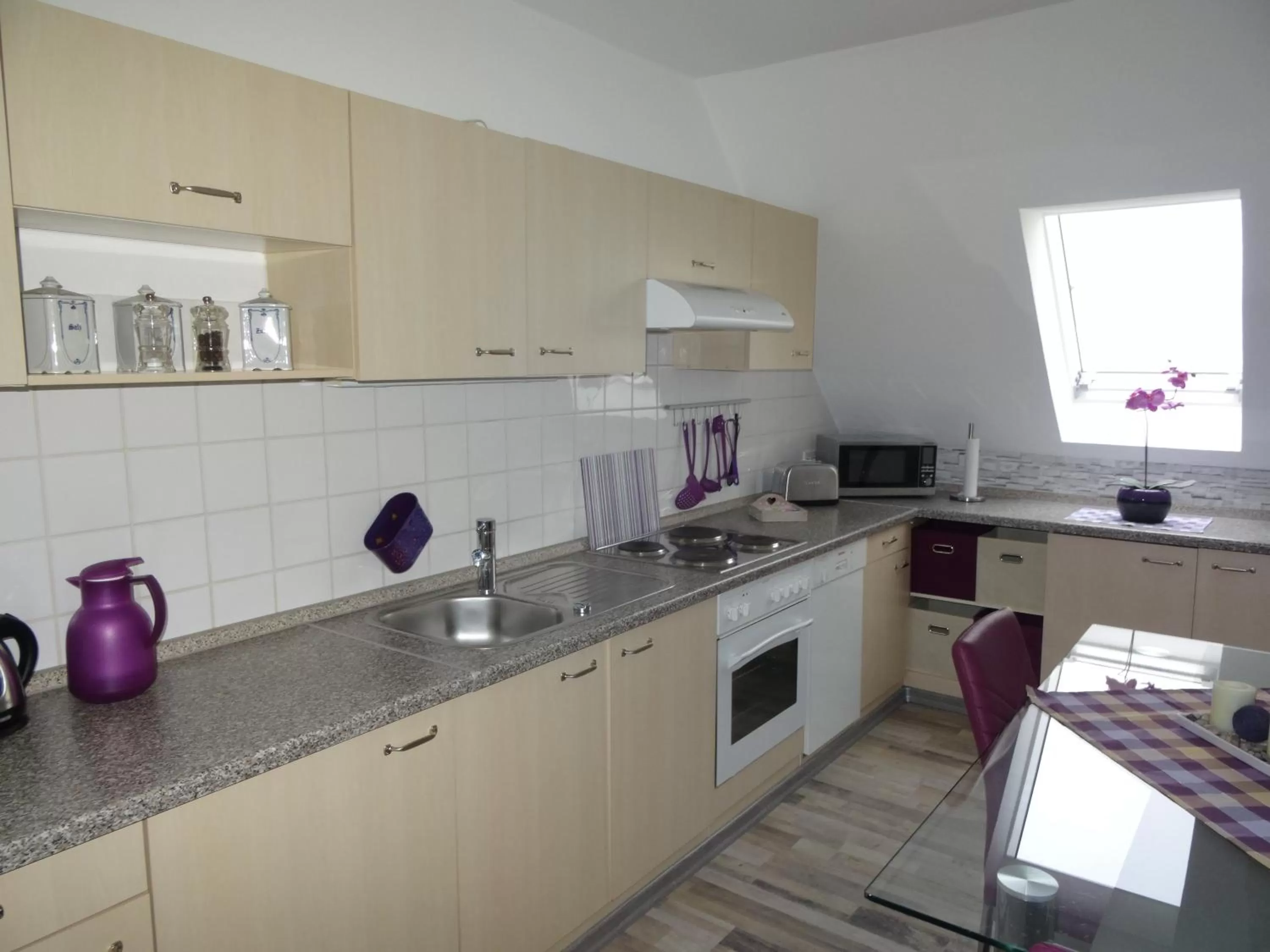 Kitchen or kitchenette, Kitchen/Kitchenette in Pension und Apartment Landhaus Fricke