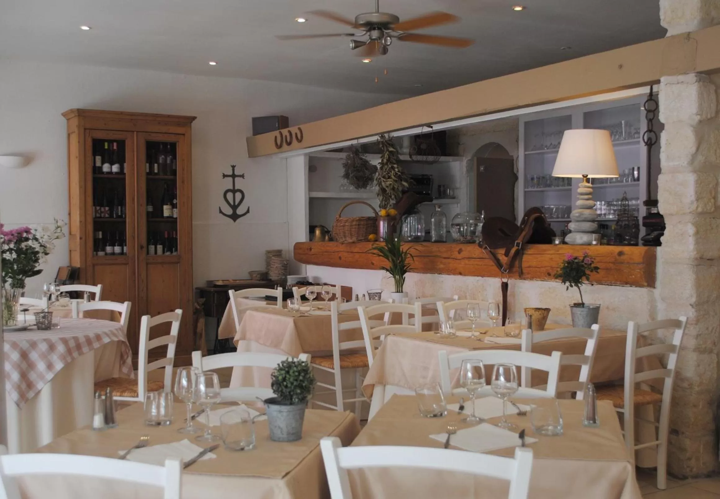 Restaurant/places to eat in Hôtel Restaurant Le Provençal