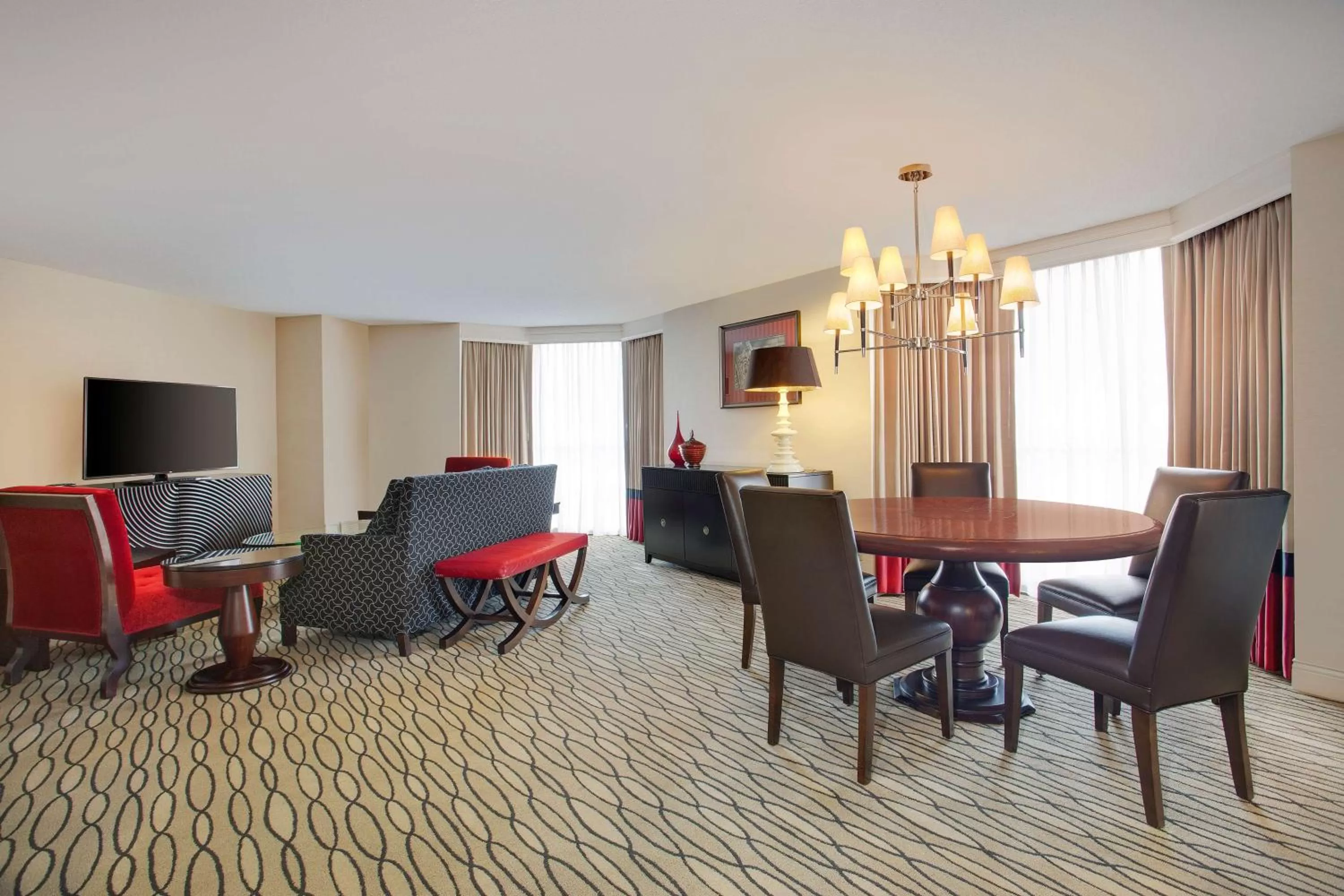 Living room in Hilton Rosemont Chicago O'Hare