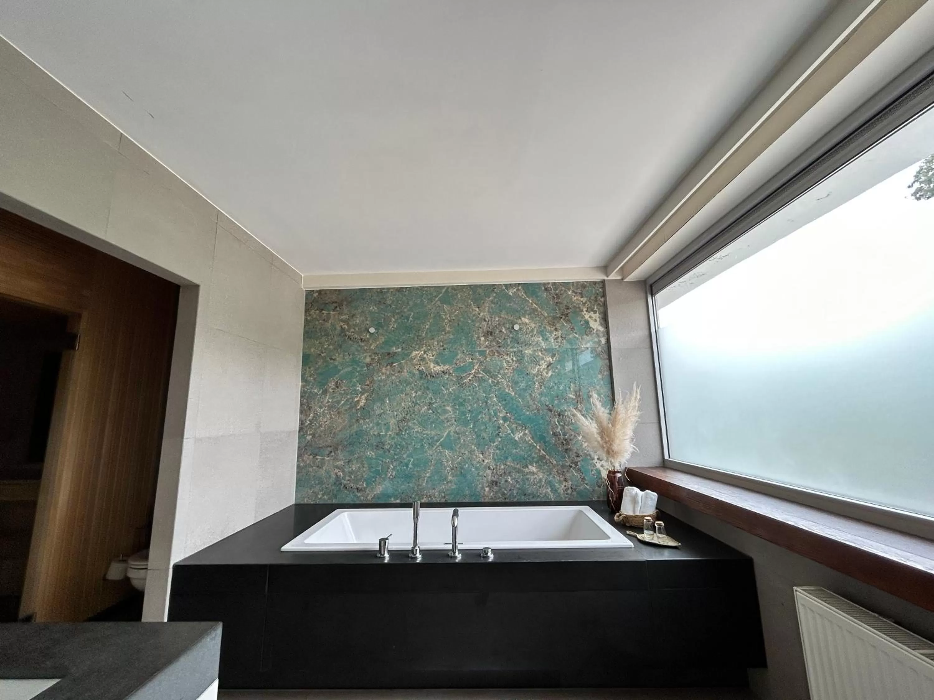 Bathroom, Bed in Mont-des-Pins