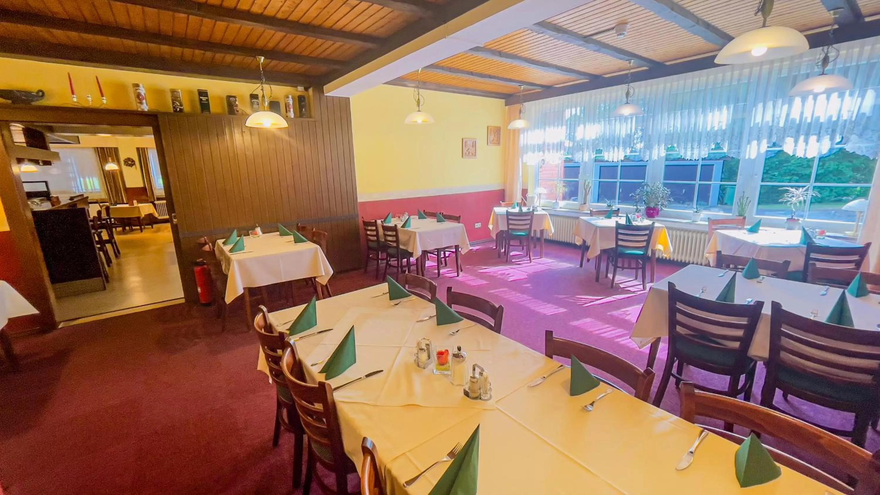 Restaurant/places to eat in Hotel Schnehagen