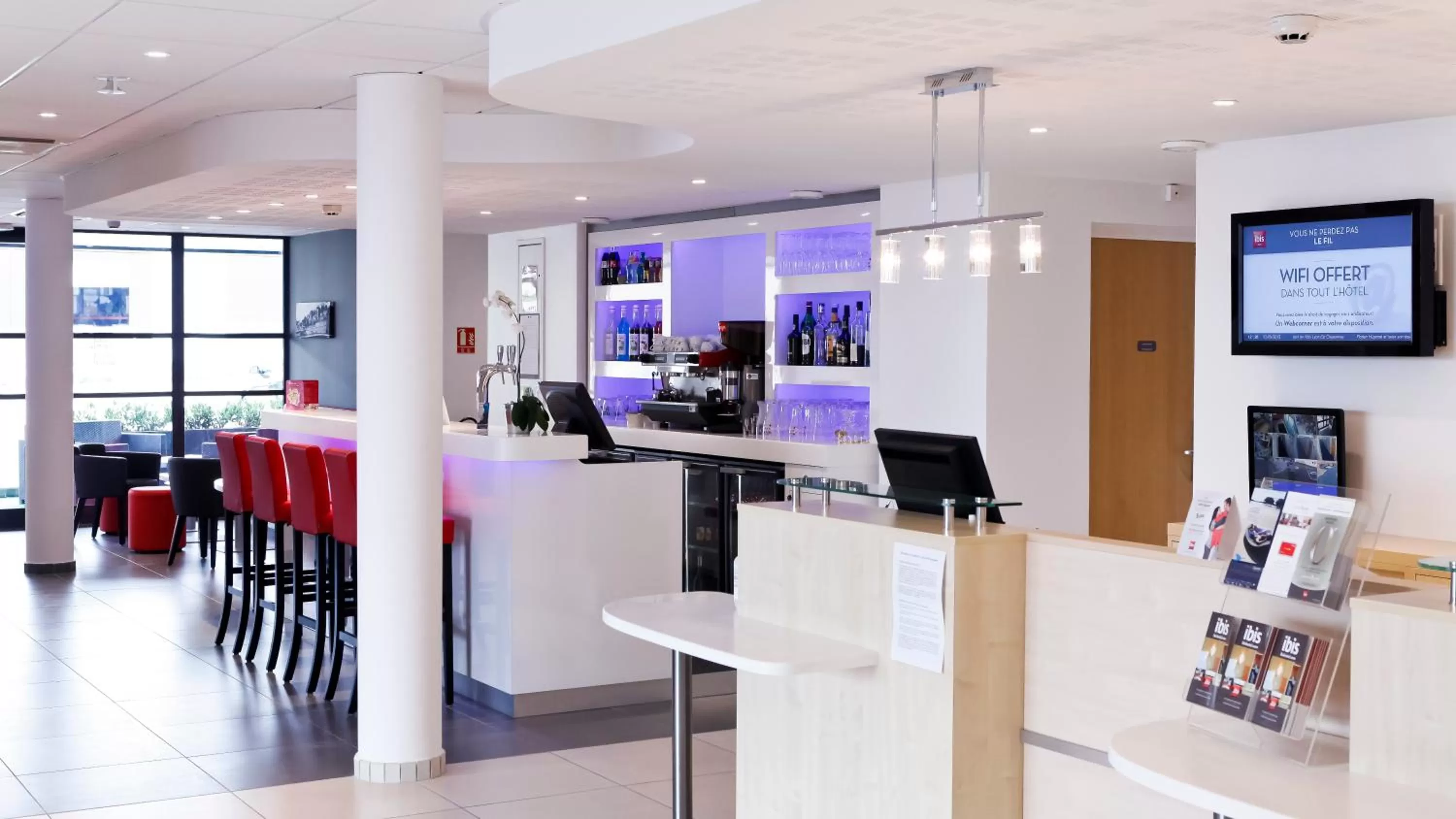 Lobby or reception in ibis Lyon Est Chaponnay