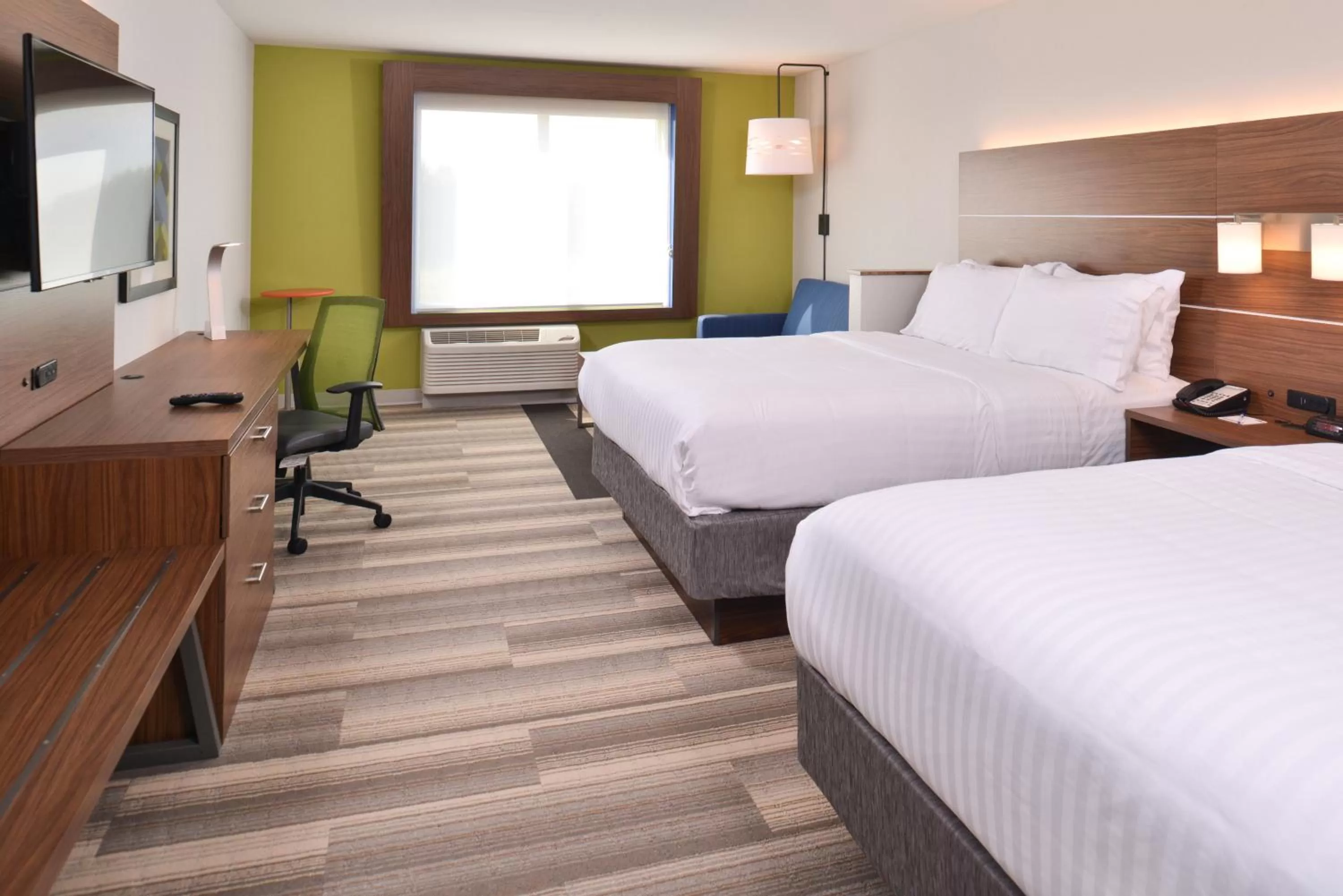 Photo of the whole room, Bed in Holiday Inn Express & Suites Omaha Airport by IHG