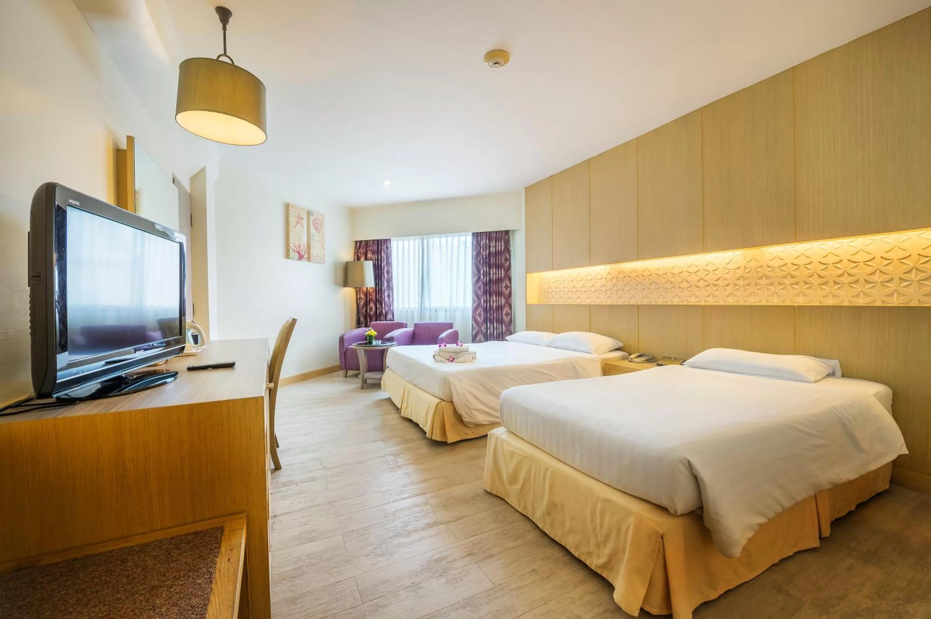 Photo of the whole room, Bed in Jomtien Palm Beach Hotel and Resort