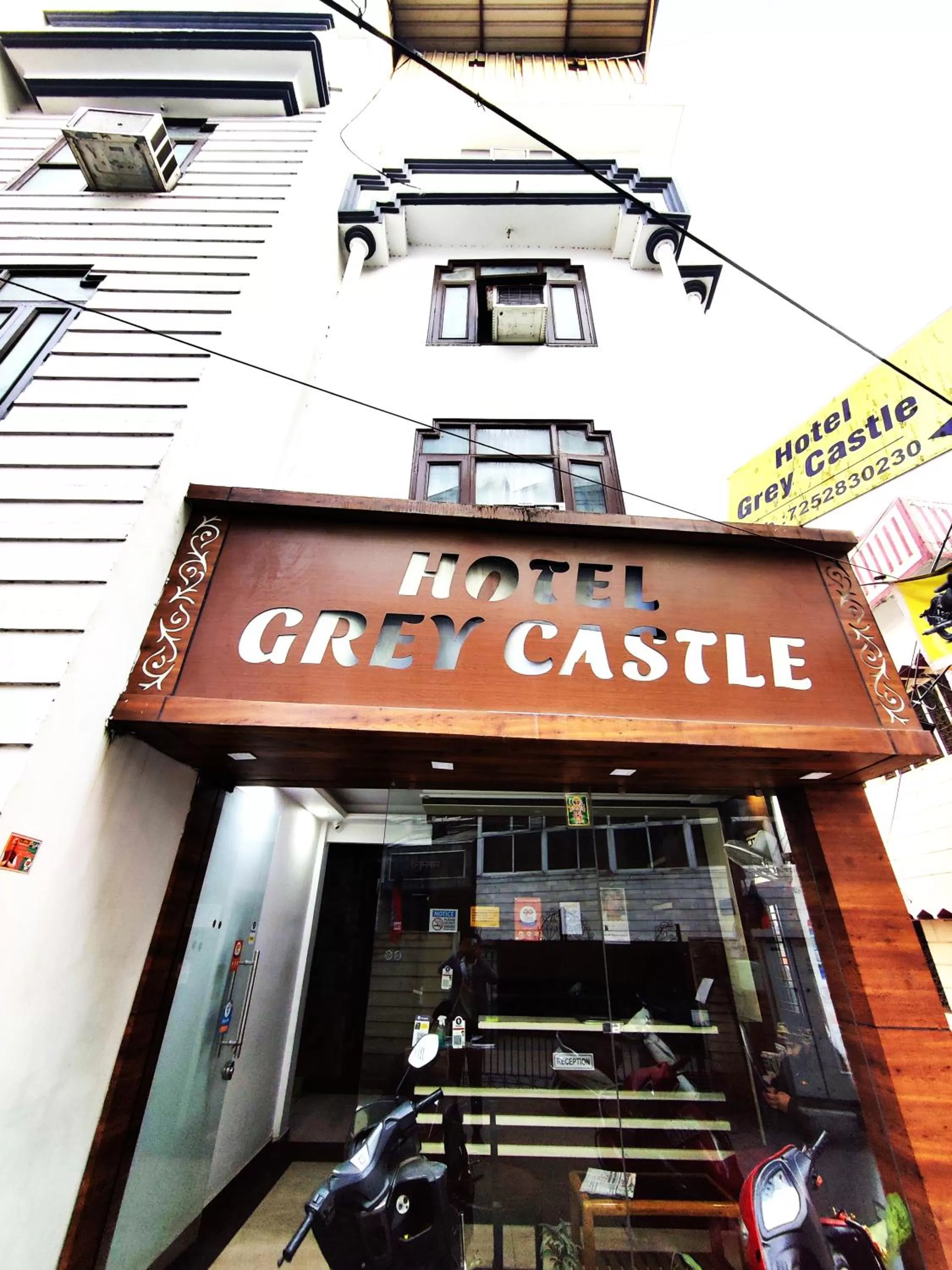 Property Building in Grey Castle - Hotel Near Haridwar Railway station