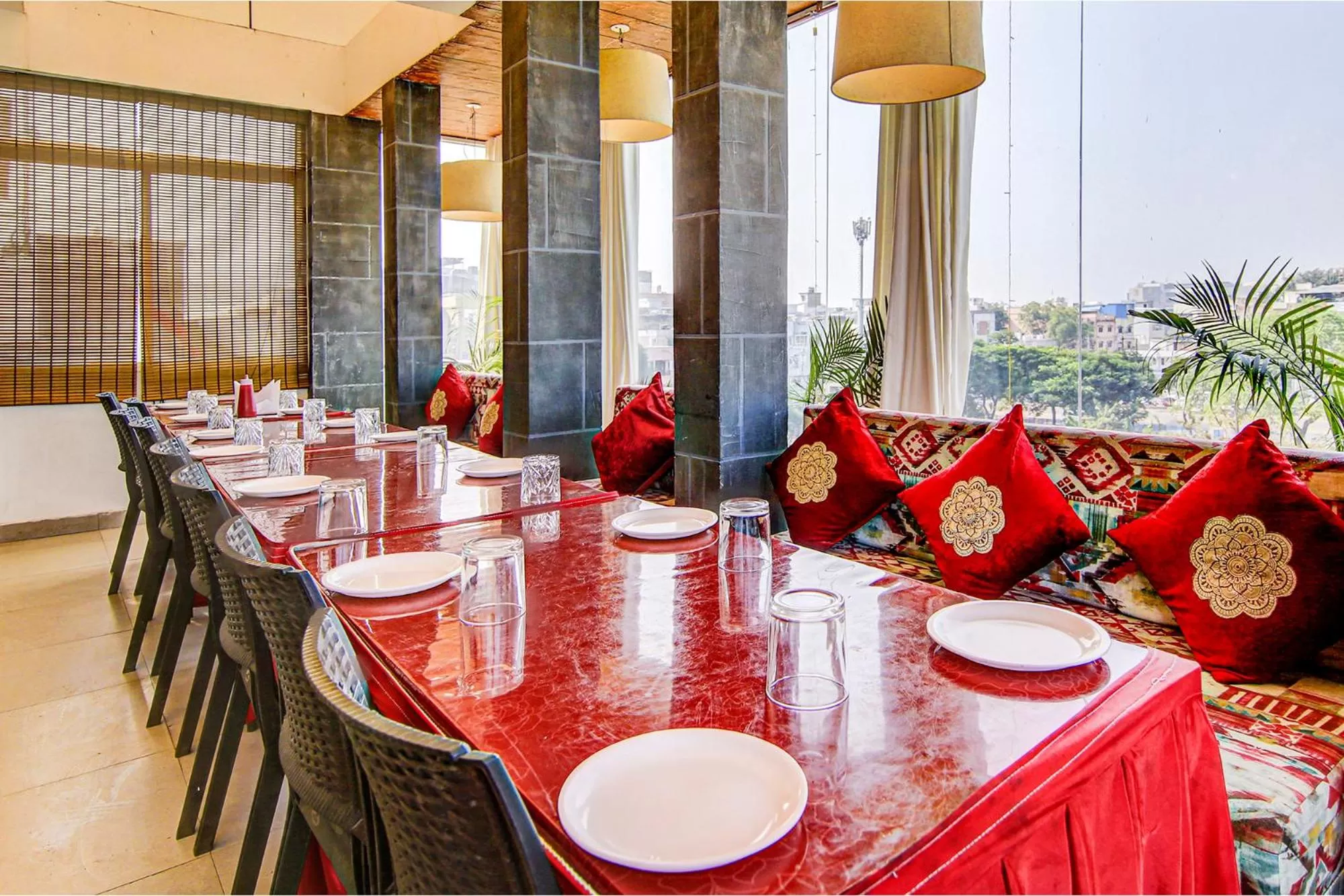 Restaurant/places to eat in FabHotel The Khushi Regent