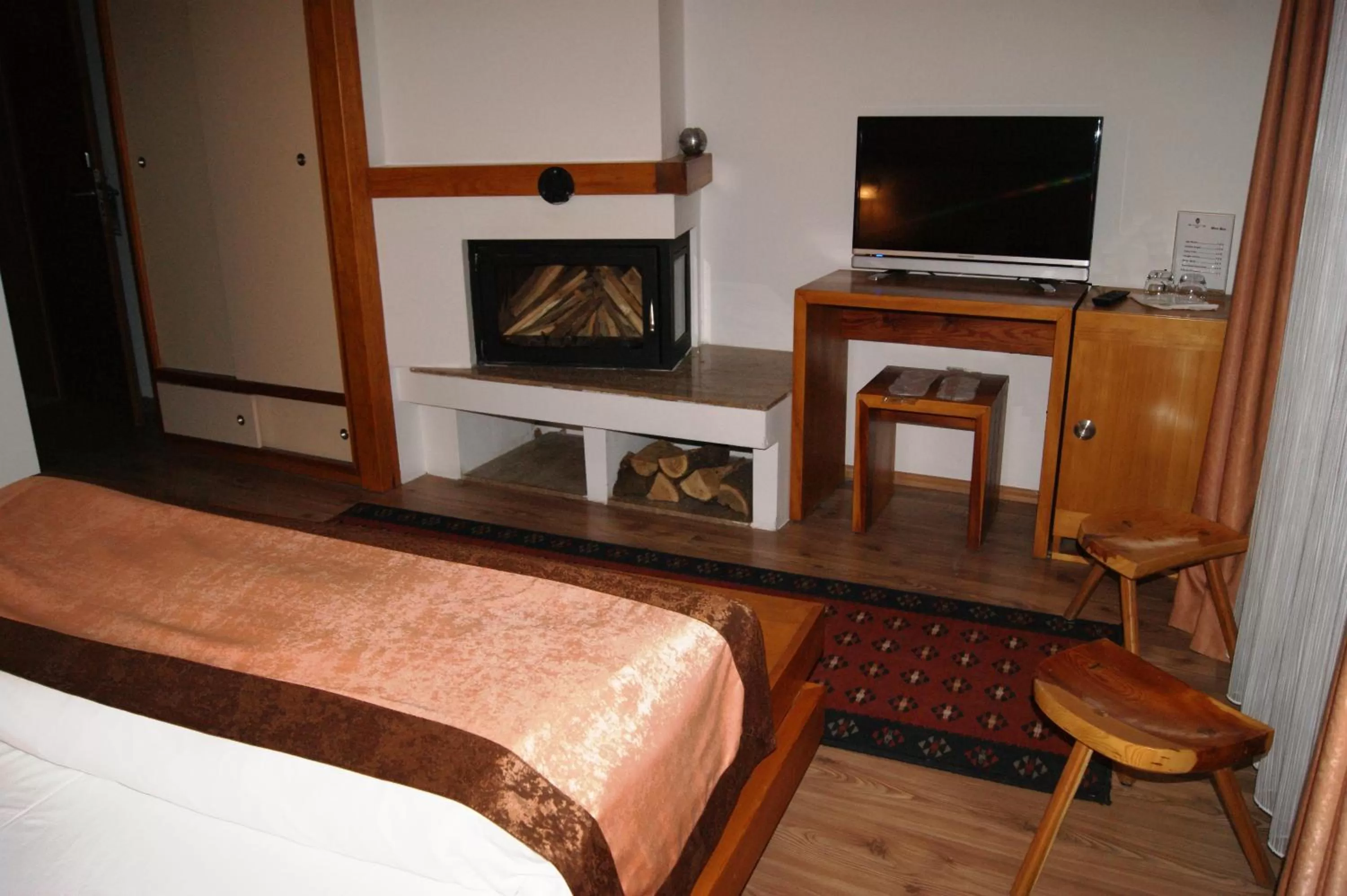 Other, TV/Entertainment Center in Hotel Prizreni