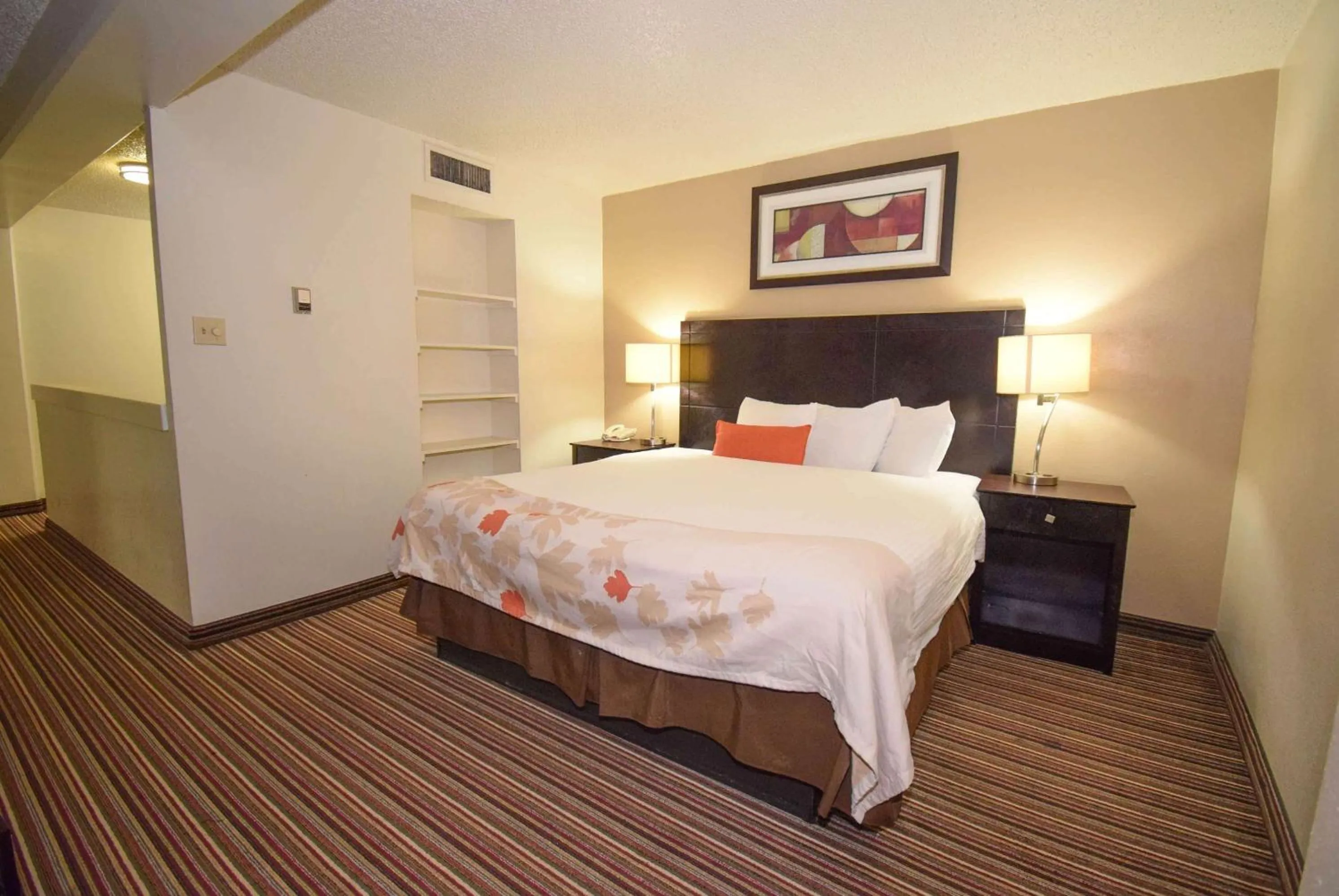 Photo of the whole room, Bed in Hawthorn Extended Stay by Wyndham Richardson