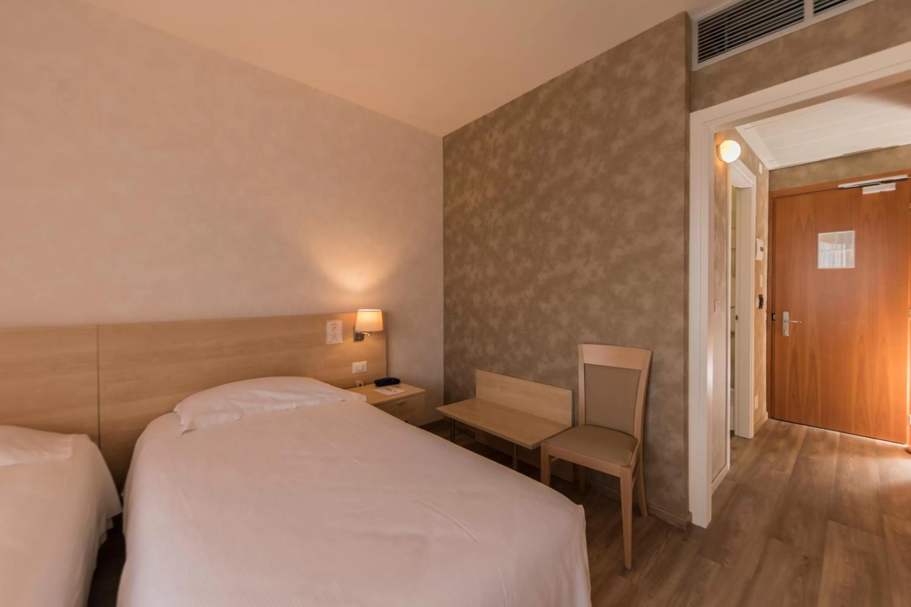 Bedroom, Bed in Hotel Donatello Imola