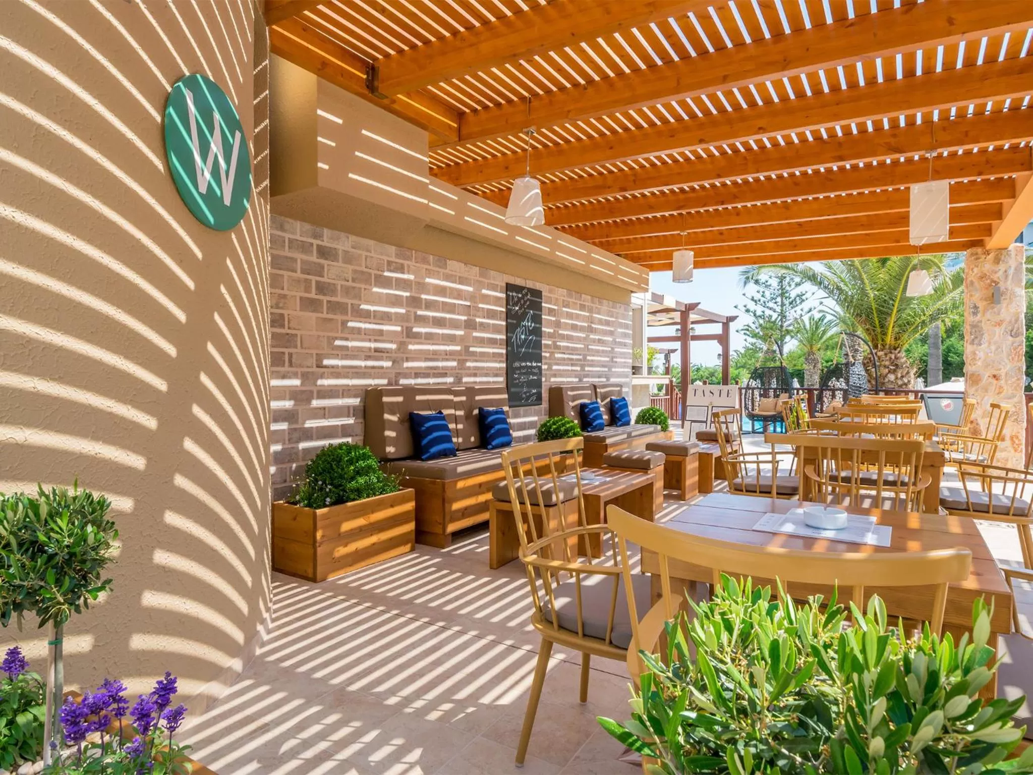 Restaurant/places to eat in Sun Beach Resort