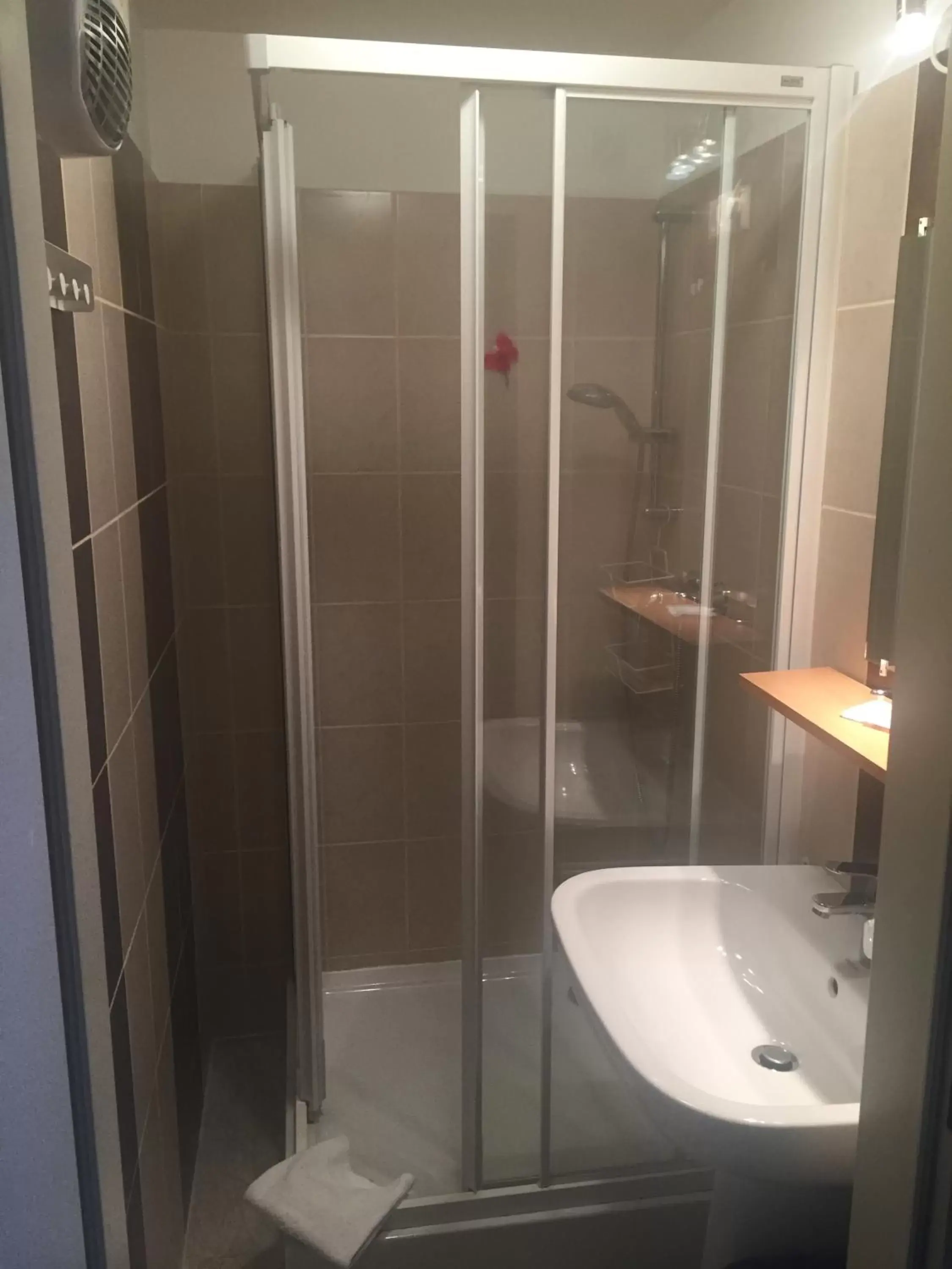 Family Room with Shared Bathroom in Jasmin Privatzimmer Family Room with Shared Bathroom in Jasmin Privatzimmer