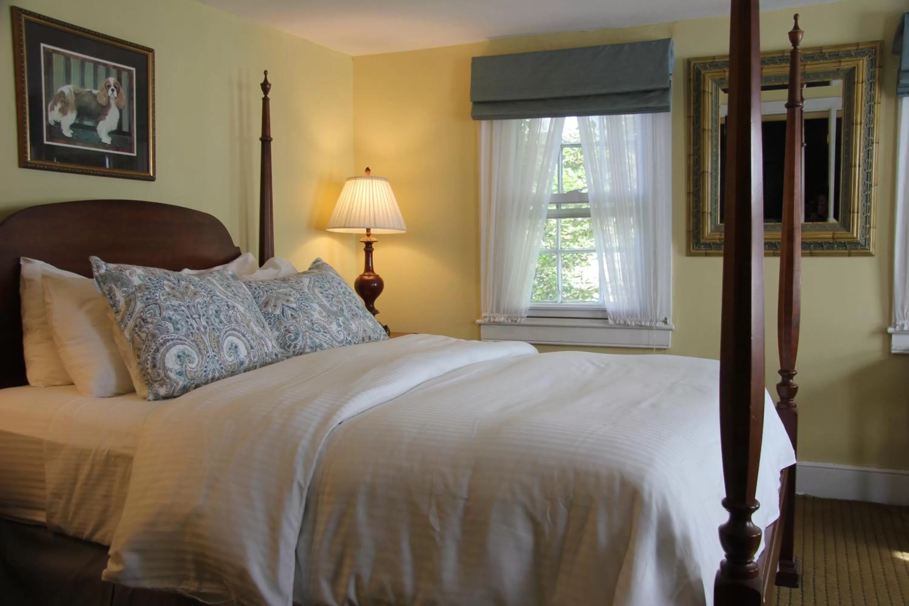 Bathroom, Bed in Morris House Hotel