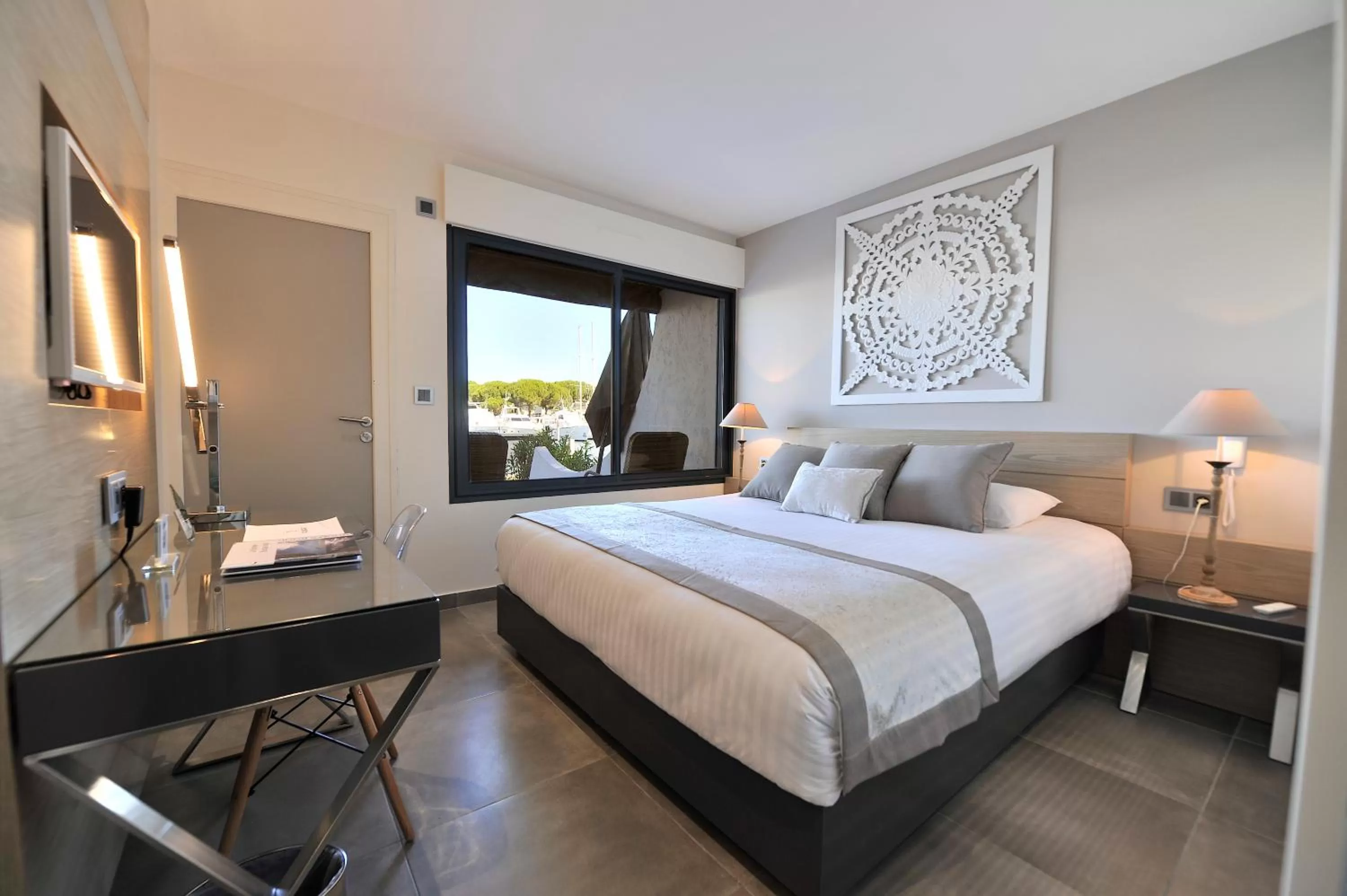 Property building, Bed in Le Spinaker