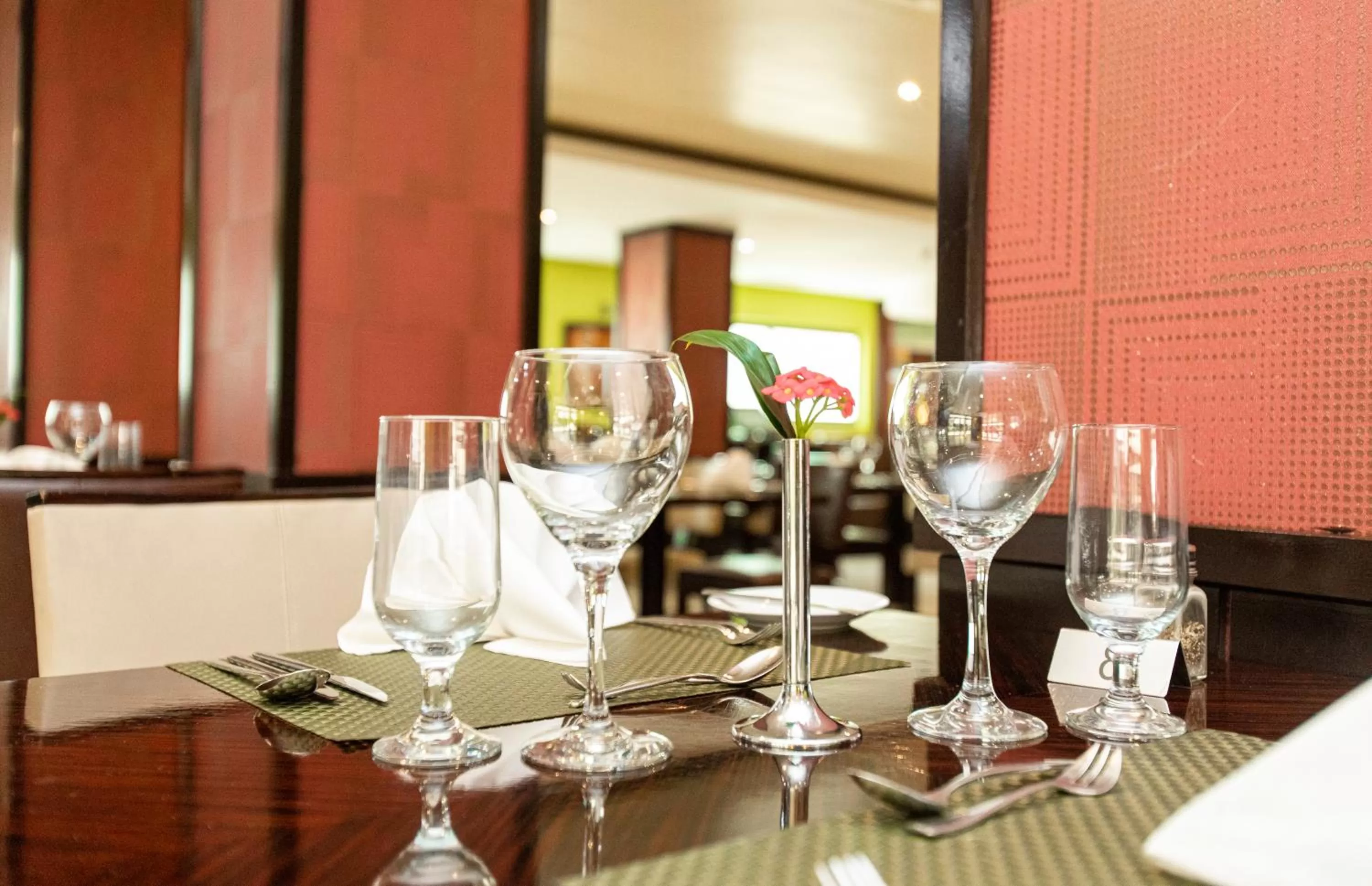 Restaurant/places to eat in Best Western Premier Accra Airport Hotel
