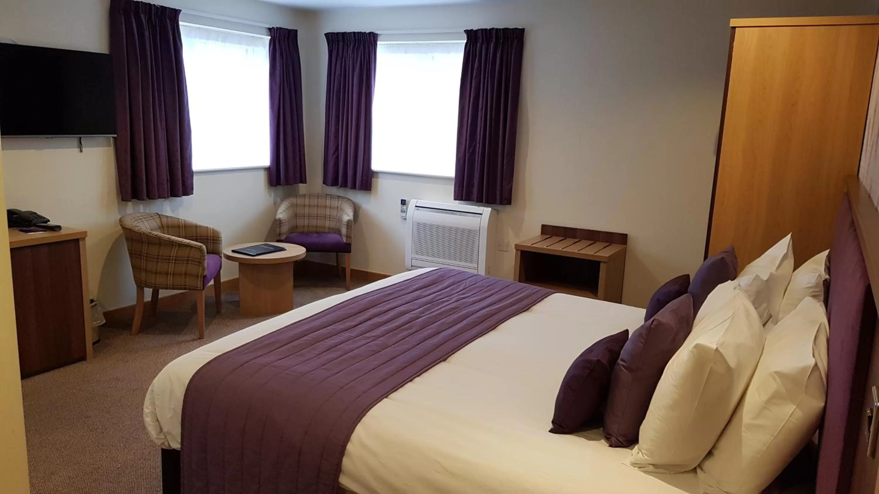 Shower in Weald of Kent Golf Course and Hotel