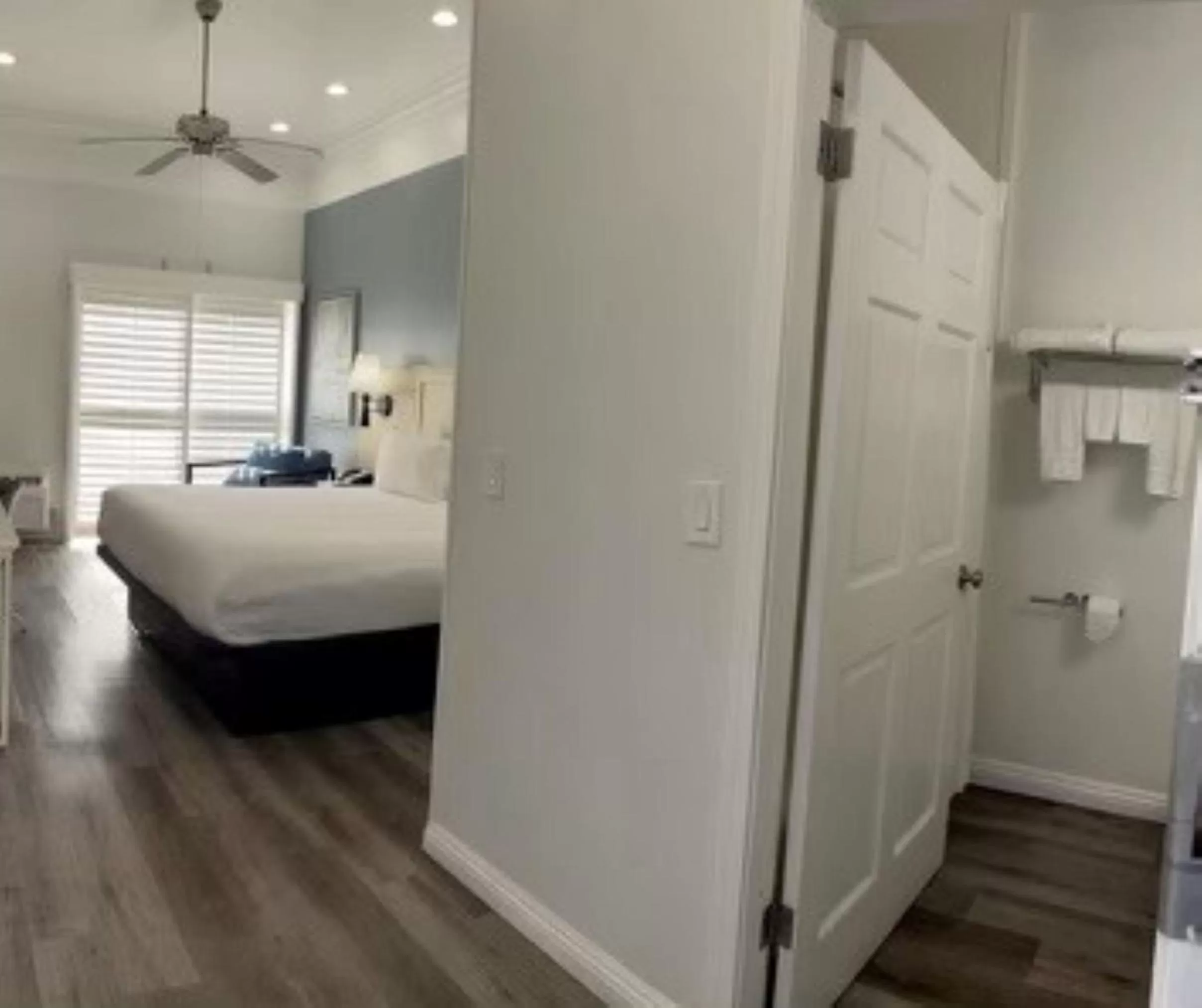 Bedroom, Bed in Ramada by Wyndham Redondo Beach