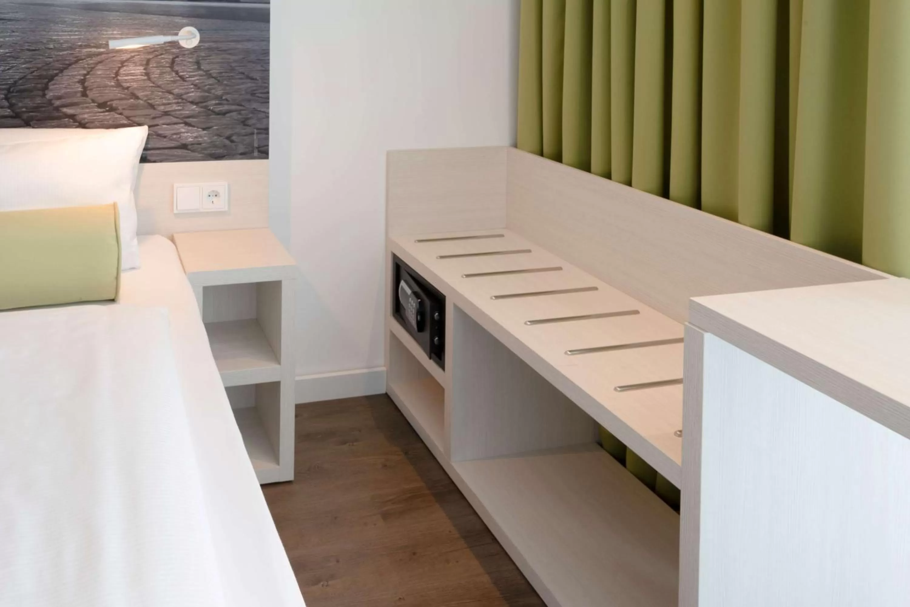 Photo of the whole room, Bed in Super 8 by Wyndham Dresden