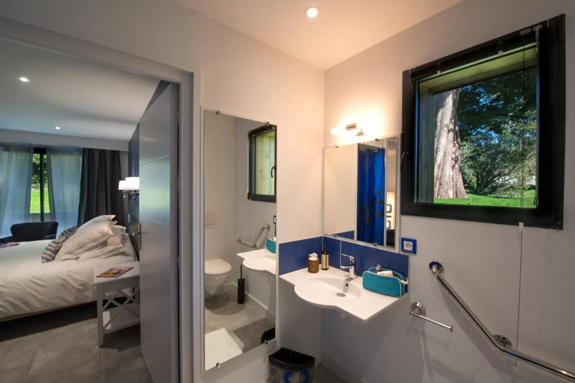 Bathroom in Manoir des Eperviers