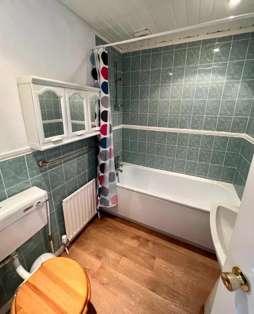 Shower, Bathroom in The Silver How