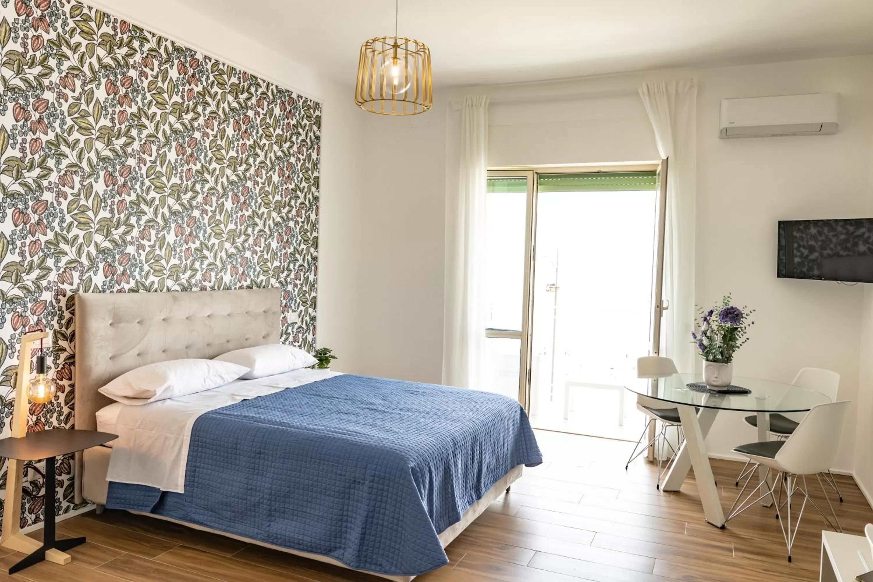 Photo of the whole room, Bed in Cas’ A Mare - Beachfront Luxury Suites